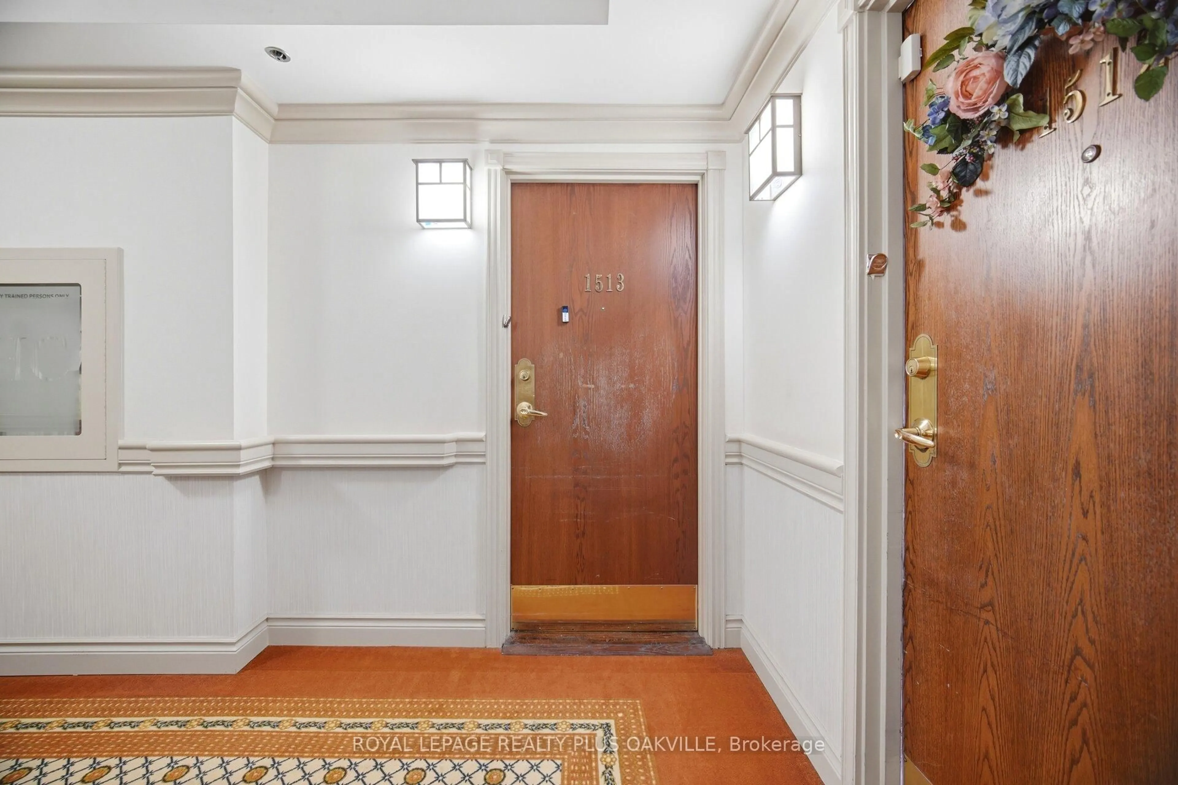 Indoor foyer for 100 Burloak Dr #1513, Burlington Ontario L7L 6P6