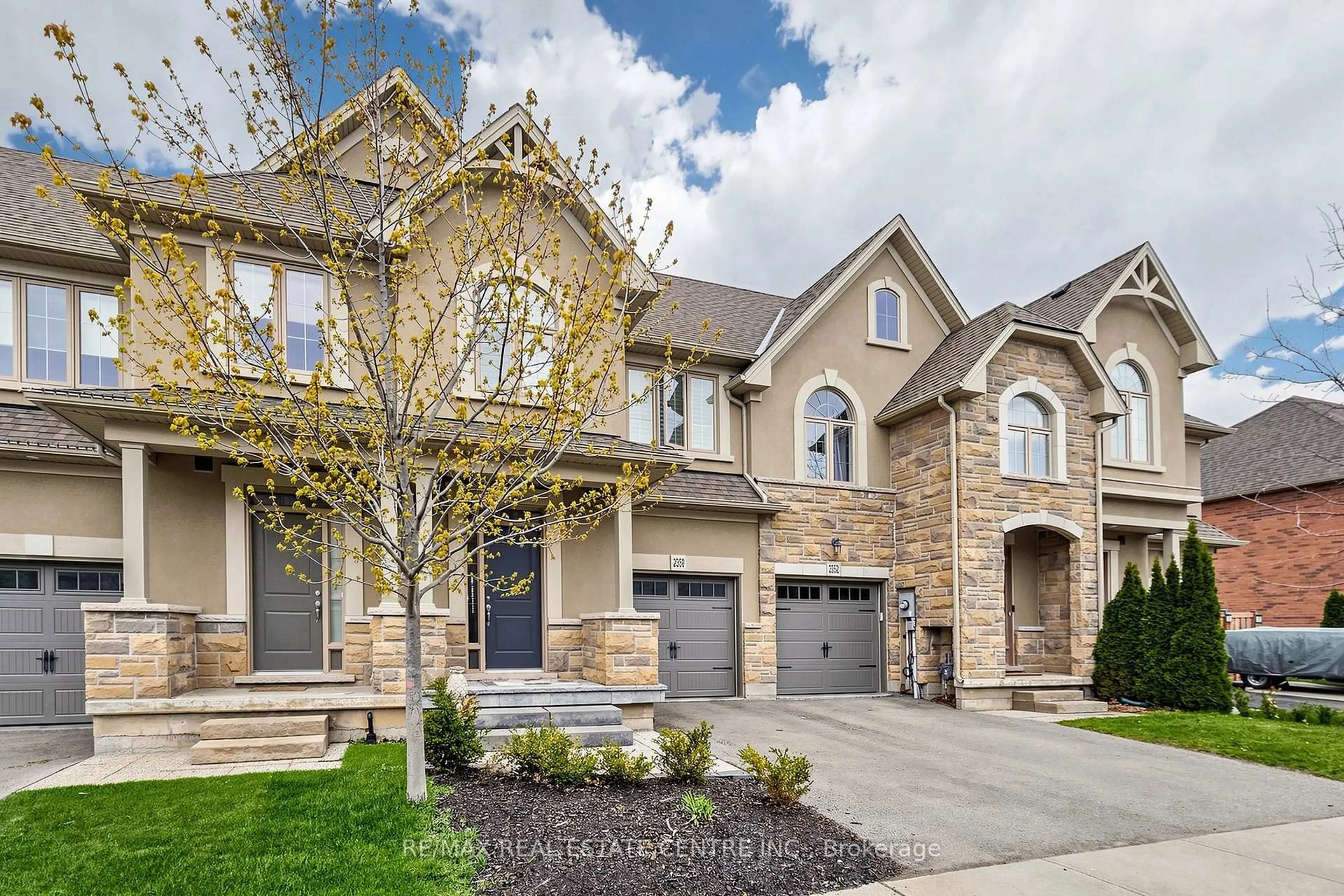 Home with brick exterior material, street for 2350 Natasha Circ, Oakville Ontario L6M 1N9