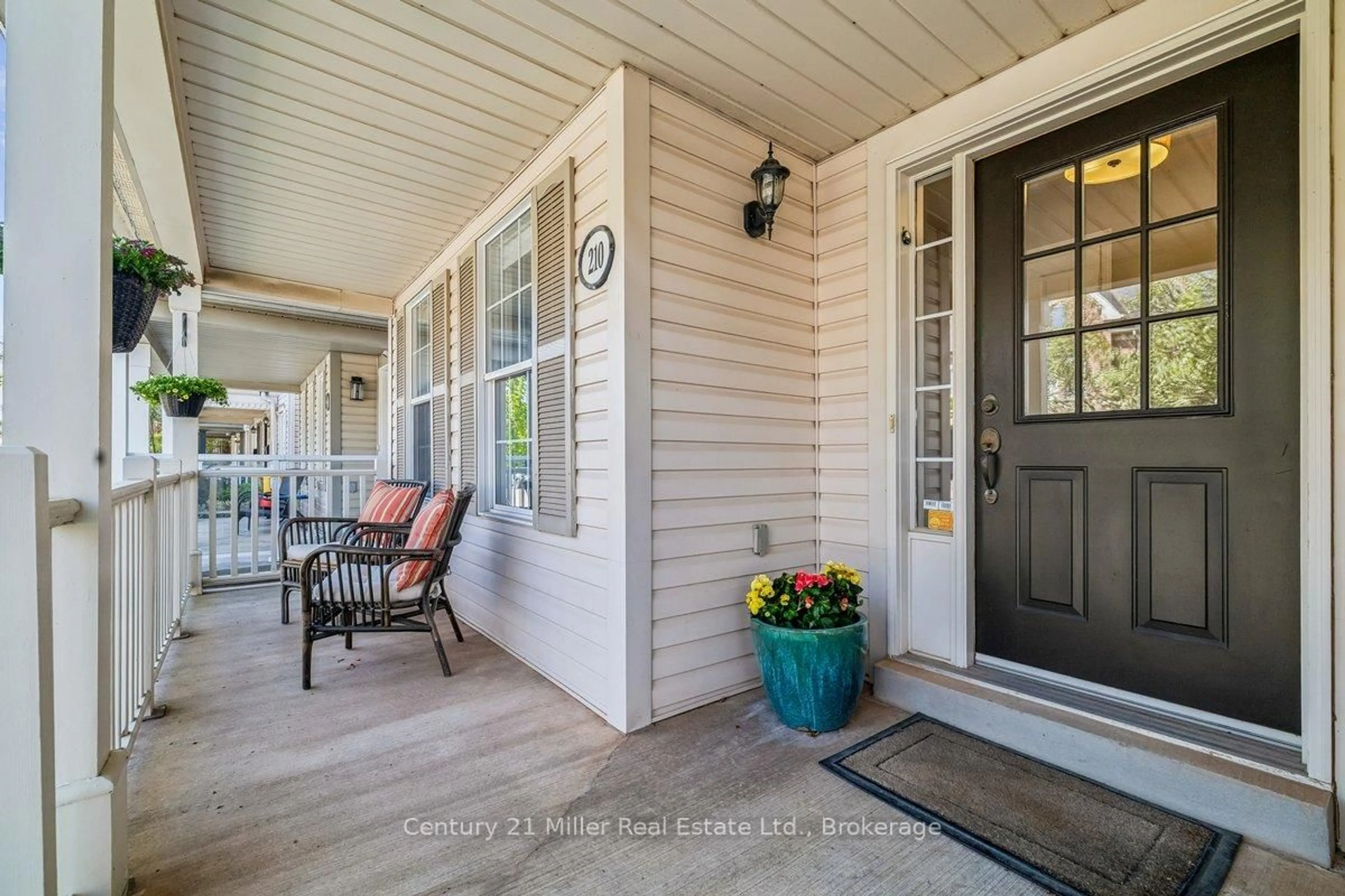 Indoor entryway for 210 Littlewood Dr, Oakville Ontario L6H 6T6