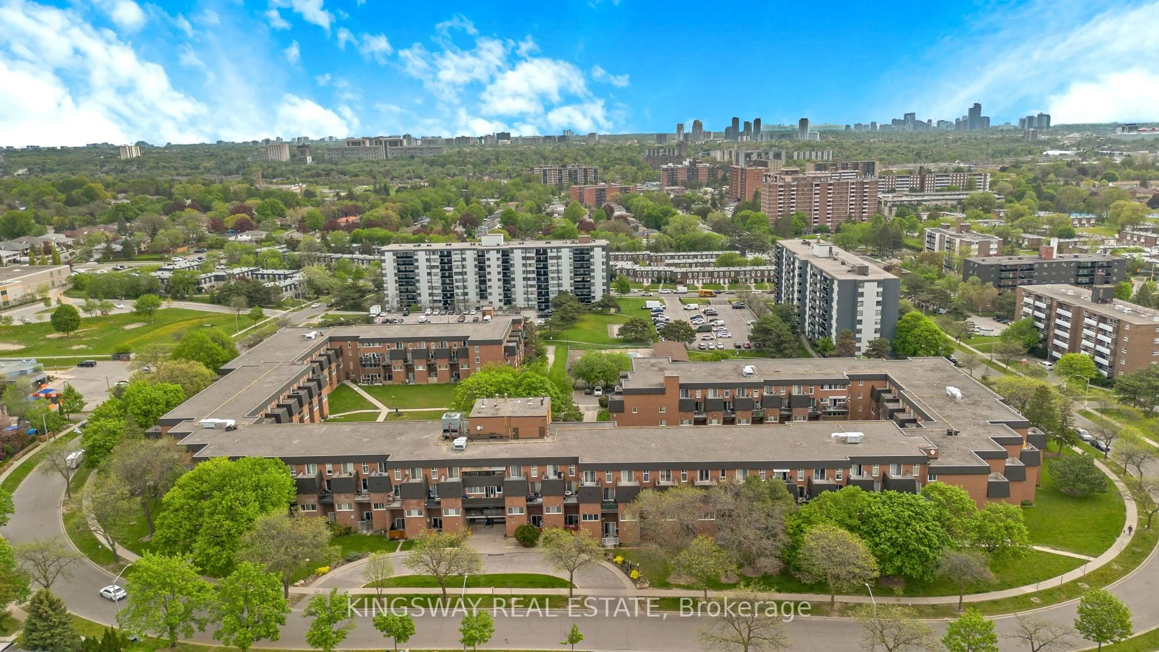 A pic from outside/outdoor area/front of a property/back of a property/a pic from drone, city buildings view from balcony for 1395 Williamsport Dr #347, Mississauga Ontario L4X 2T4