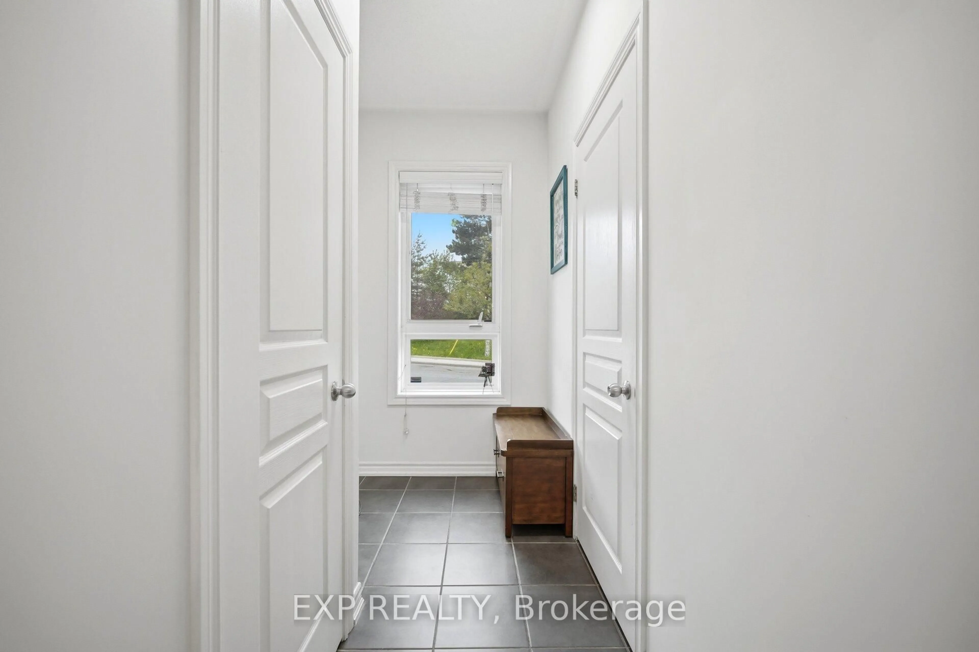 Indoor entryway for 110 Caledonia Park Rd #2, Toronto Ontario M6H 0B2