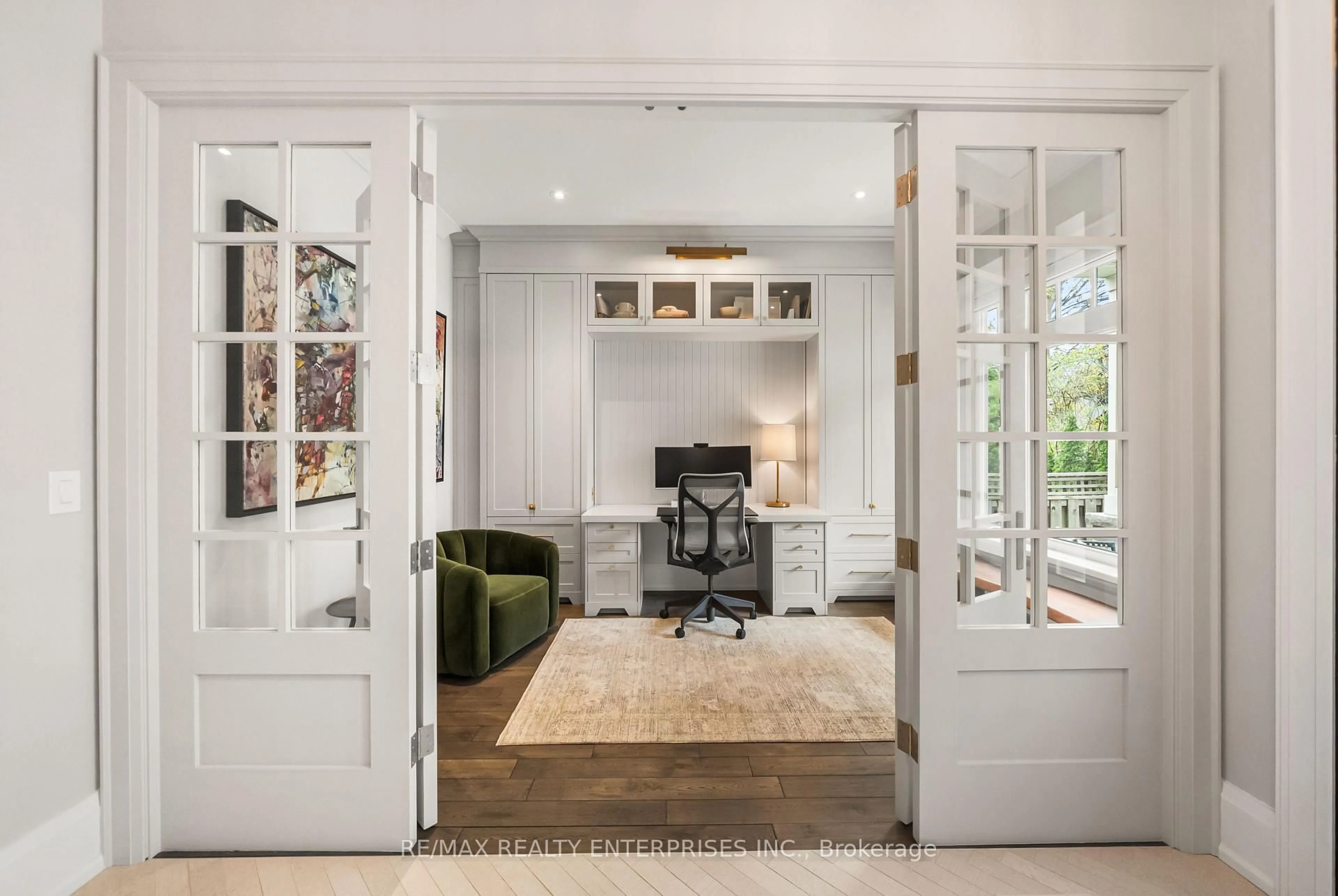 Indoor entryway for 1343 Milton Ave, Mississauga Ontario L5G 3C5