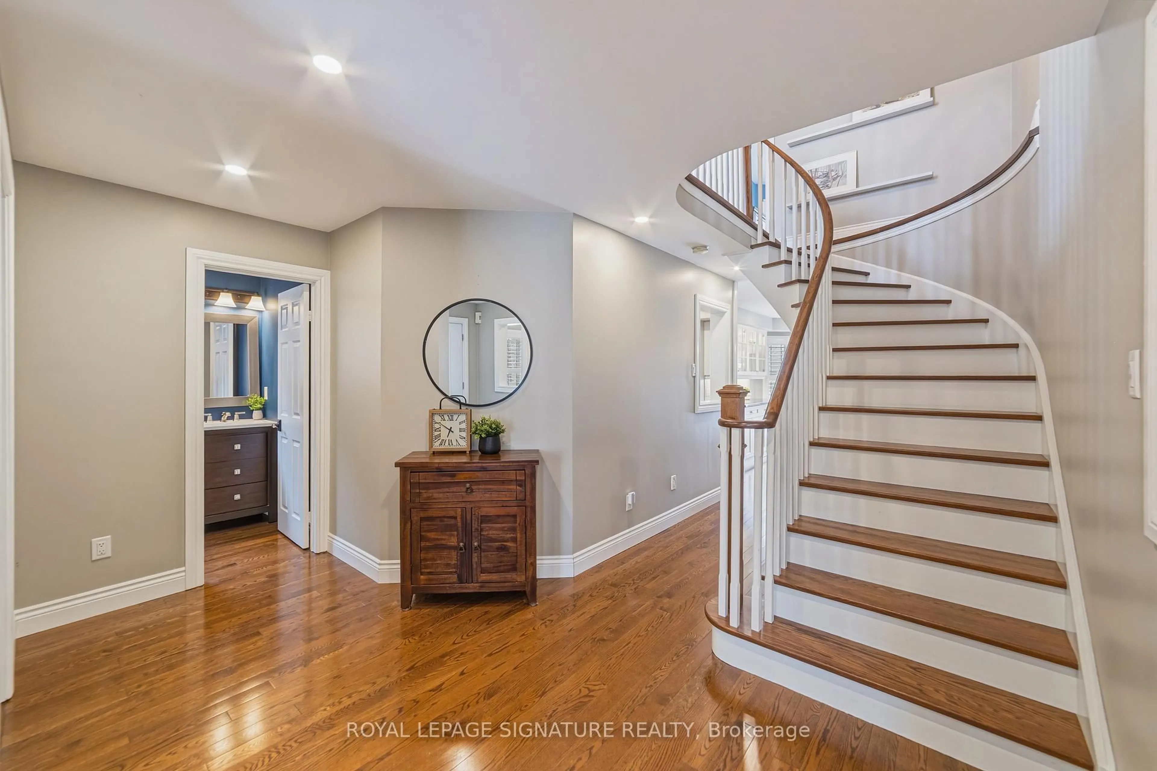 Indoor entryway for 26 Nazer St, Halton Hills Ontario L7G 5X8