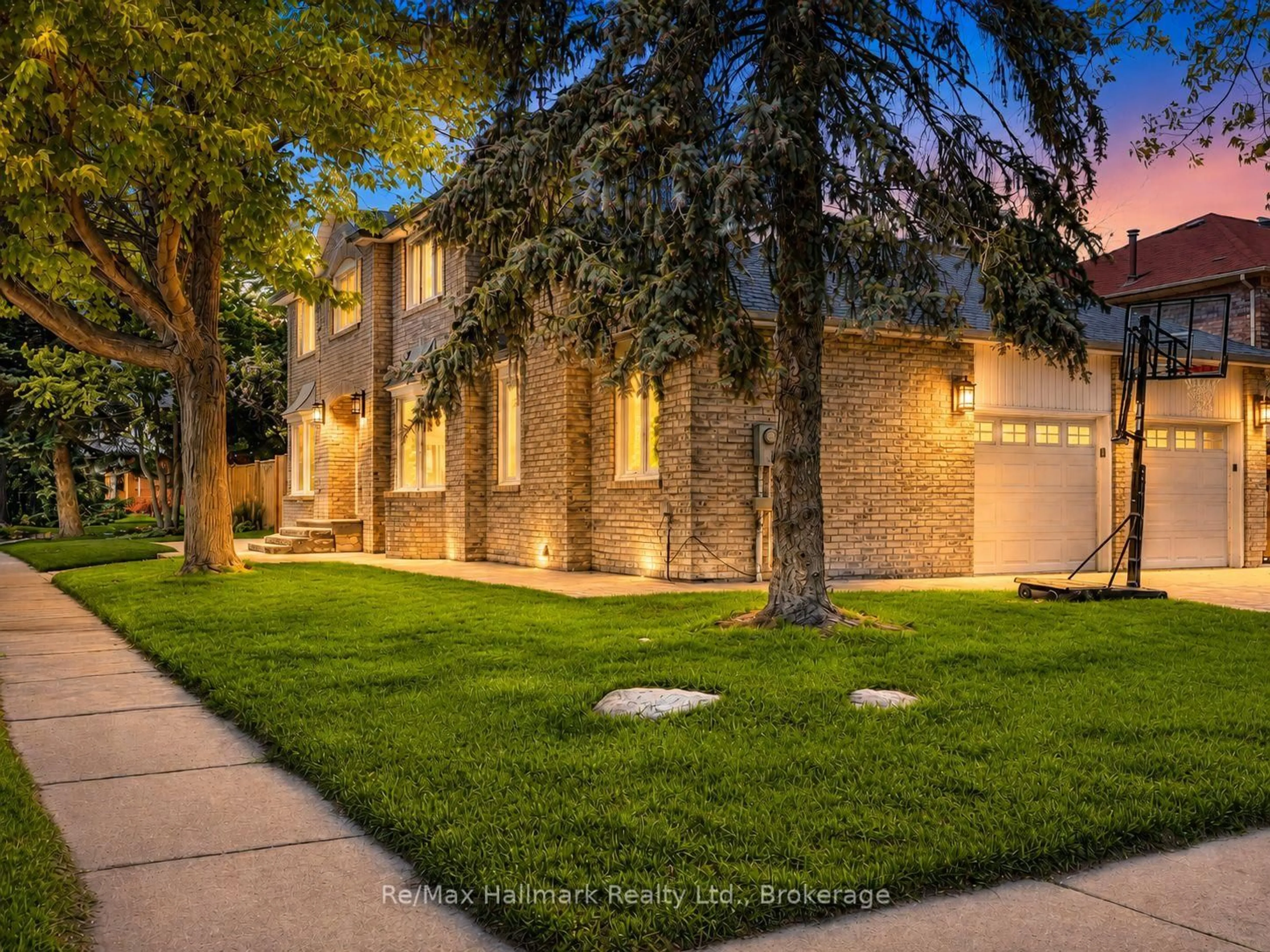 Home with brick exterior material, street for 560 Chillingham Cres, Oakville Ontario L6J 2P2