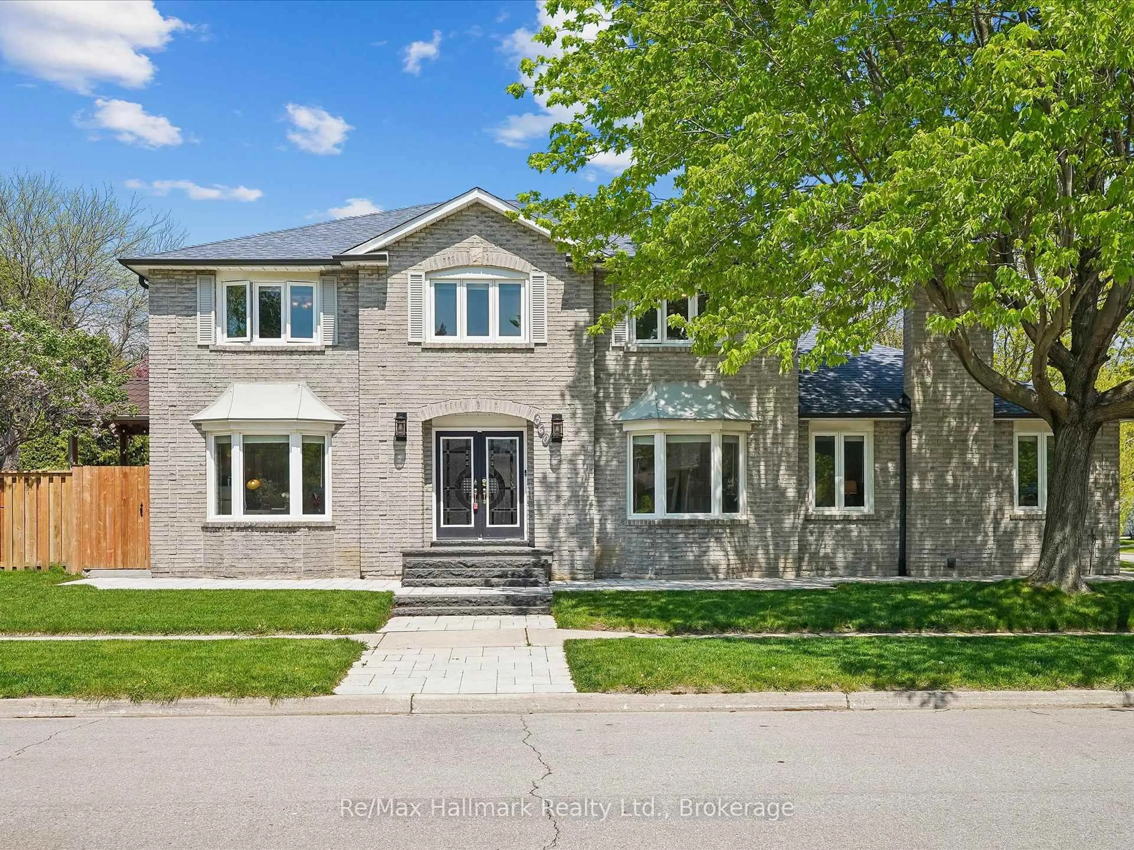 Home with brick exterior material, street for 560 Chillingham Cres, Oakville Ontario L6J 2P2