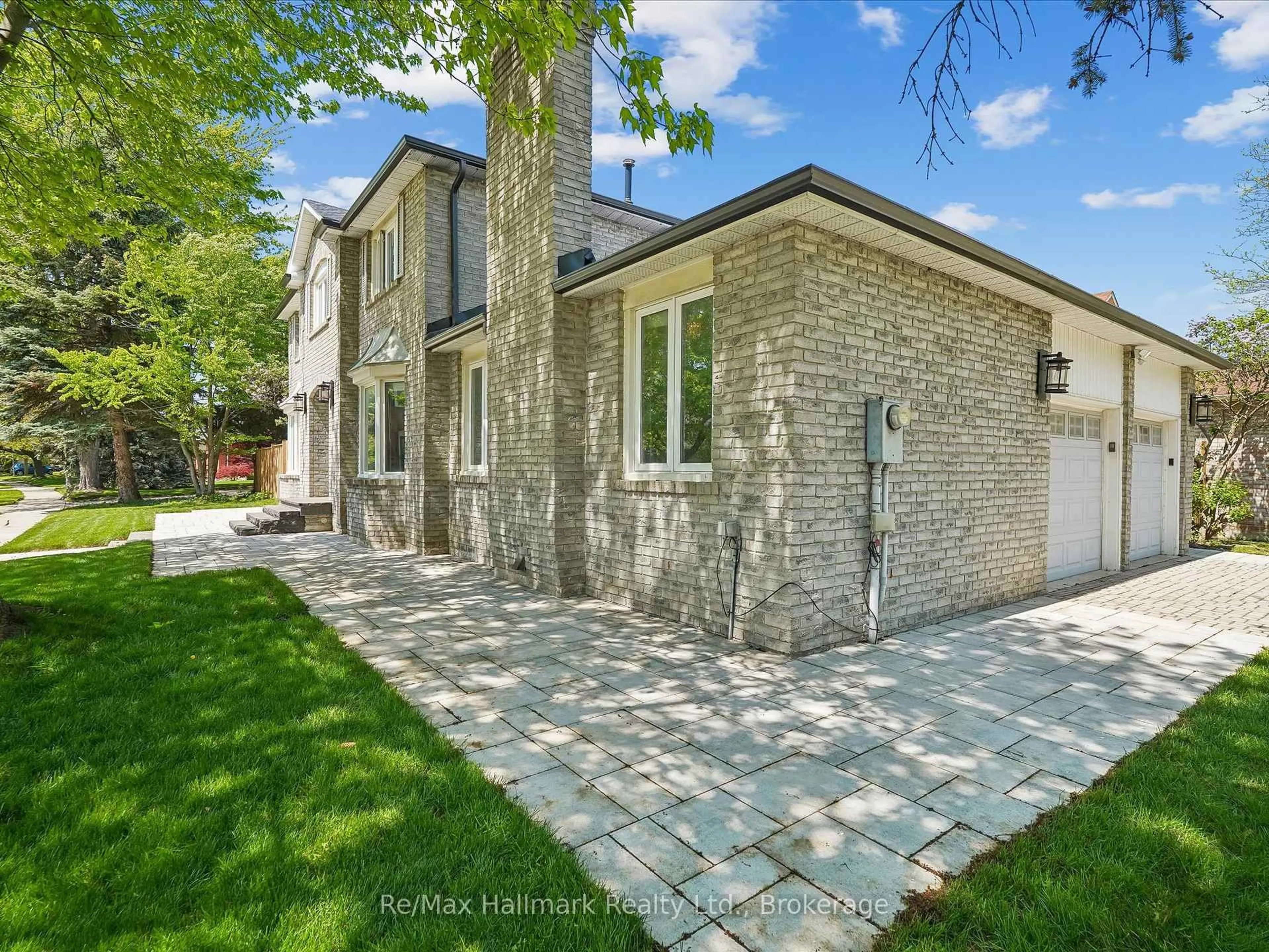 Home with brick exterior material, street for 560 Chillingham Cres, Oakville Ontario L6J 2P2