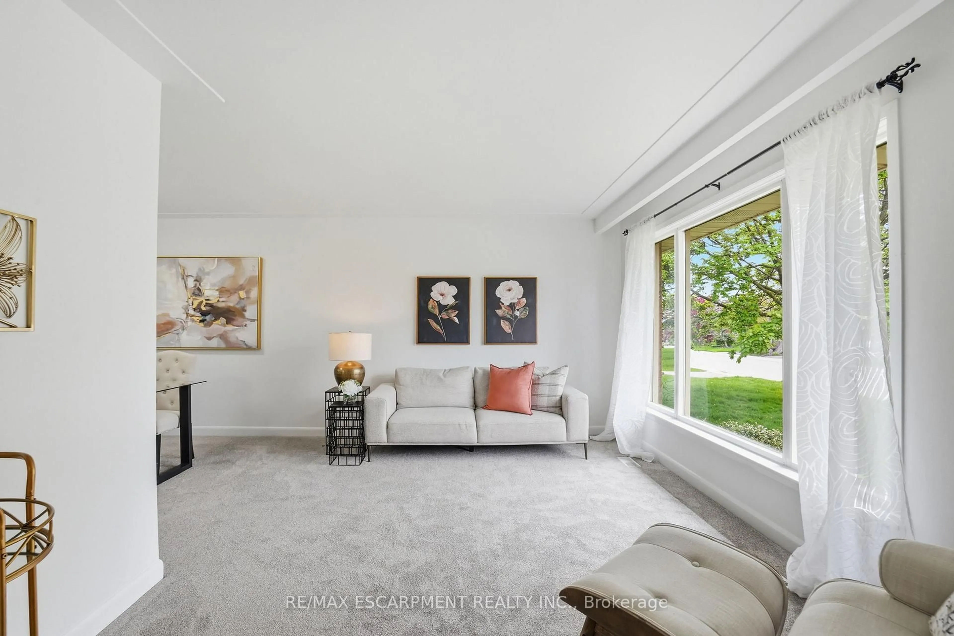 Living room with furniture, ceramic/tile floor for 773 Paling Rd, Burlington Ontario L7R 3B6