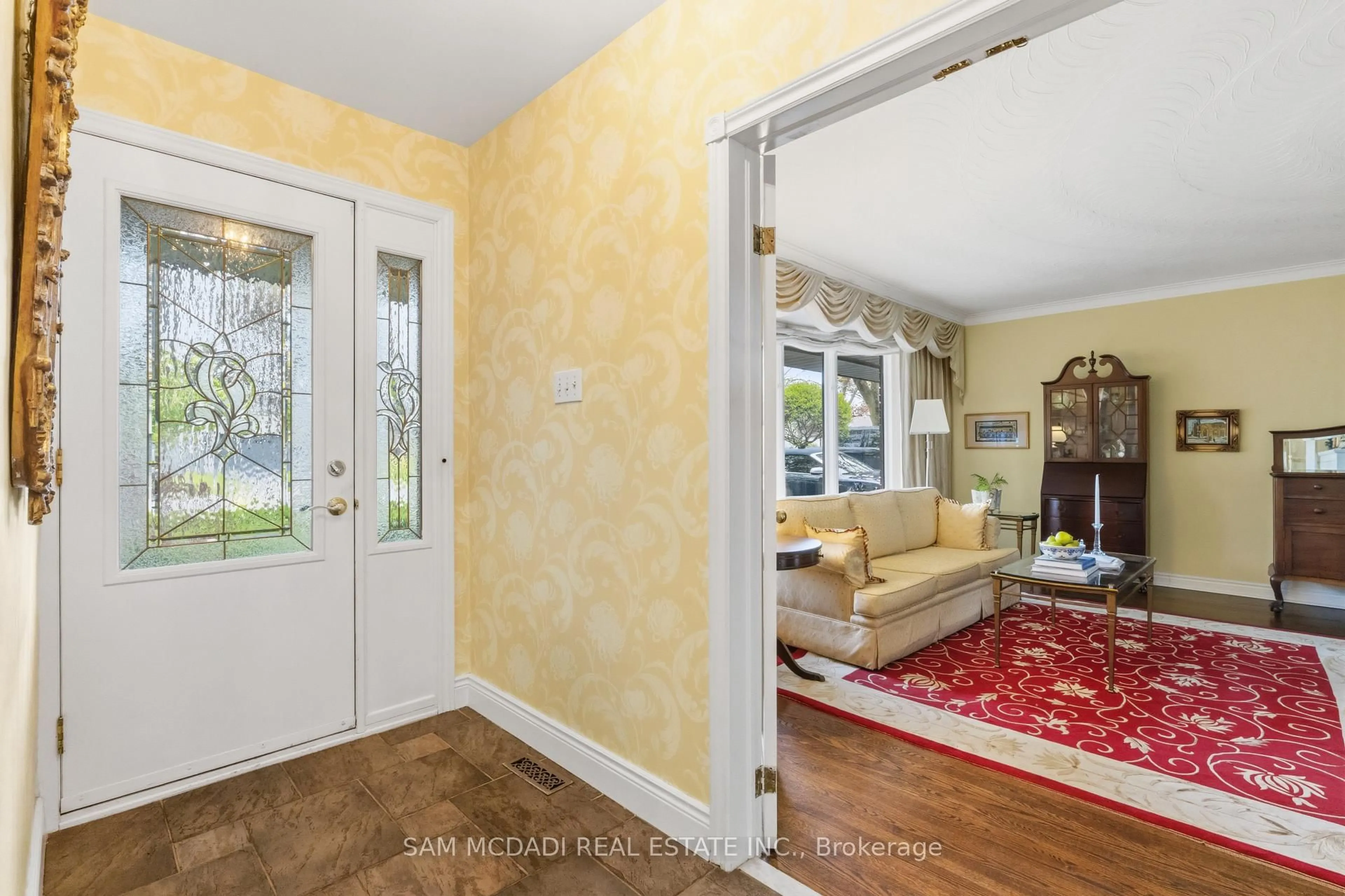 Indoor entryway for 1477 Agnew Rd, Mississauga Ontario L5J 3G8