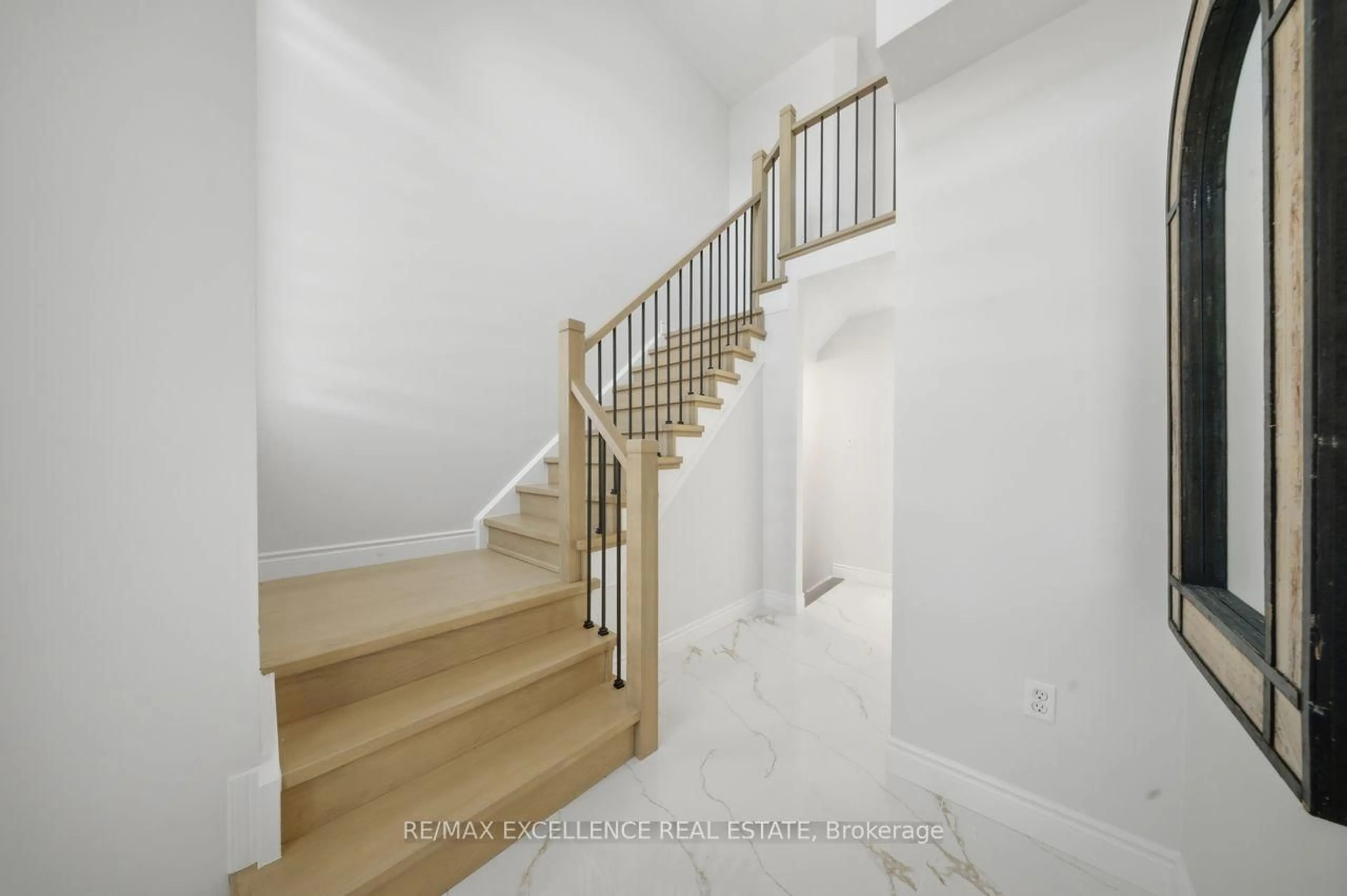 Stairs for 41 Brentcliff Dr, Brampton Ontario L7A 3E8