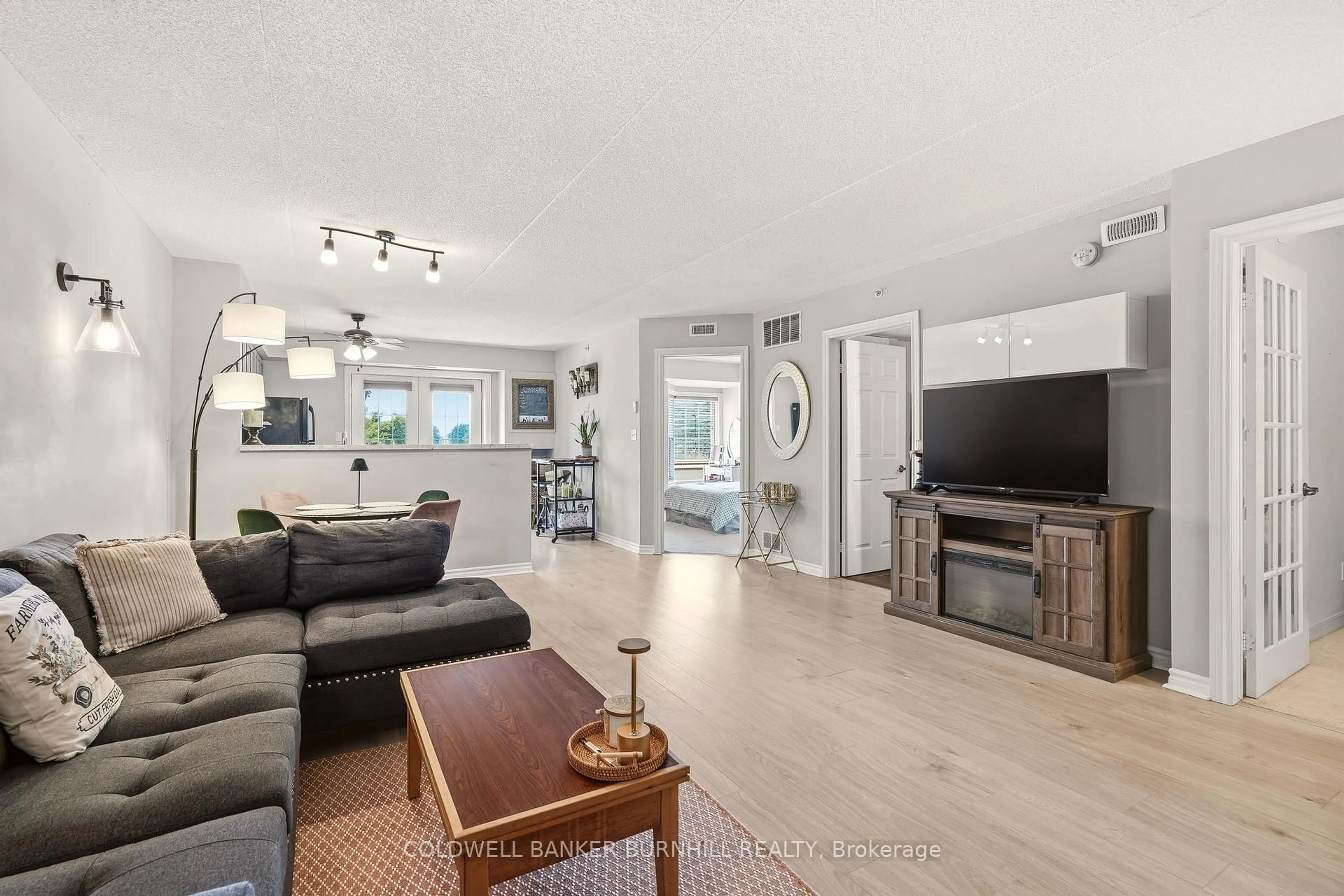Living room with furniture, unknown for 1411 Walkers Line #105, Burlington Ontario L7M 4P5
