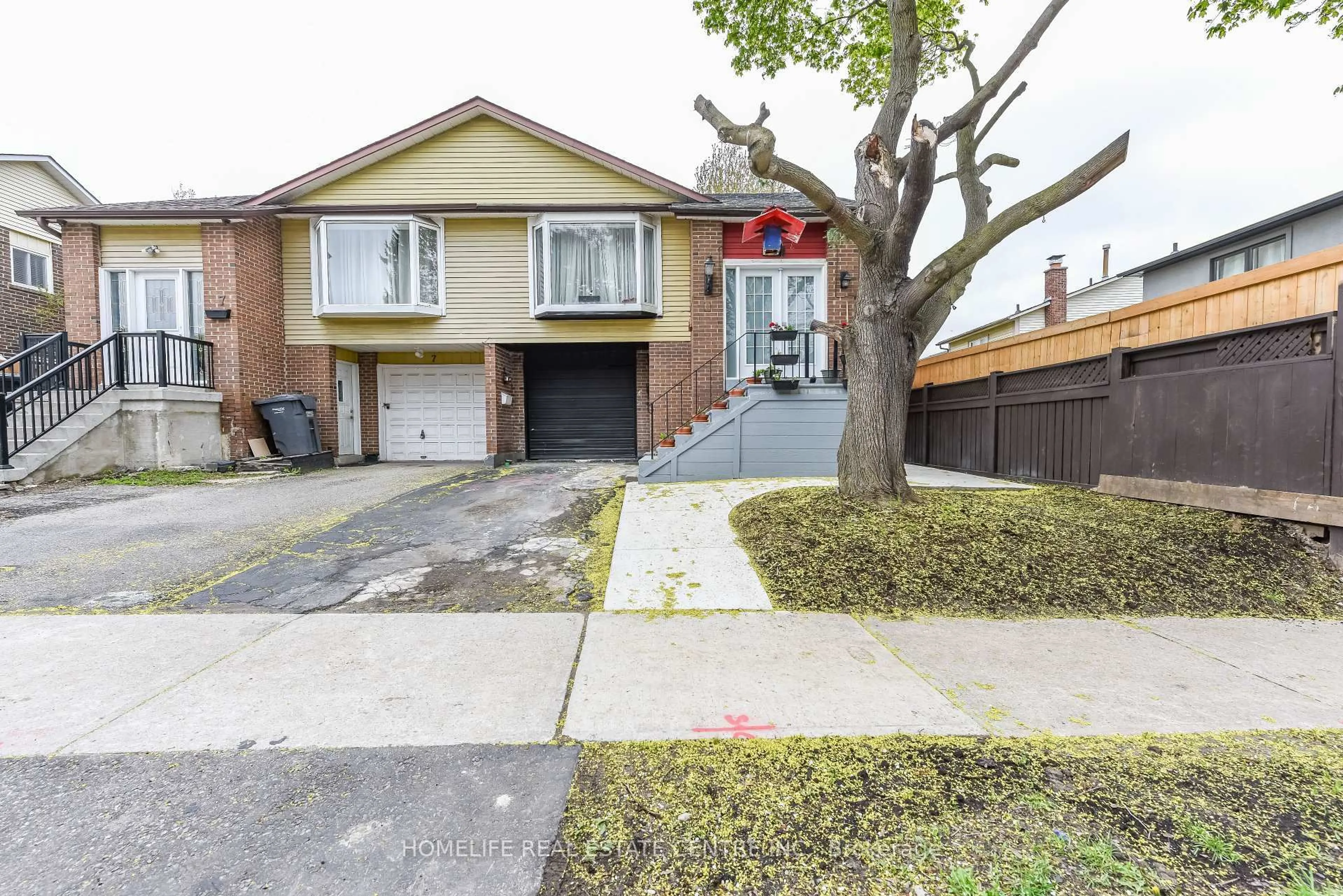 Home with brick exterior material, street for 5 Bay Crest Dr, Brampton Ontario L6Z 1H5