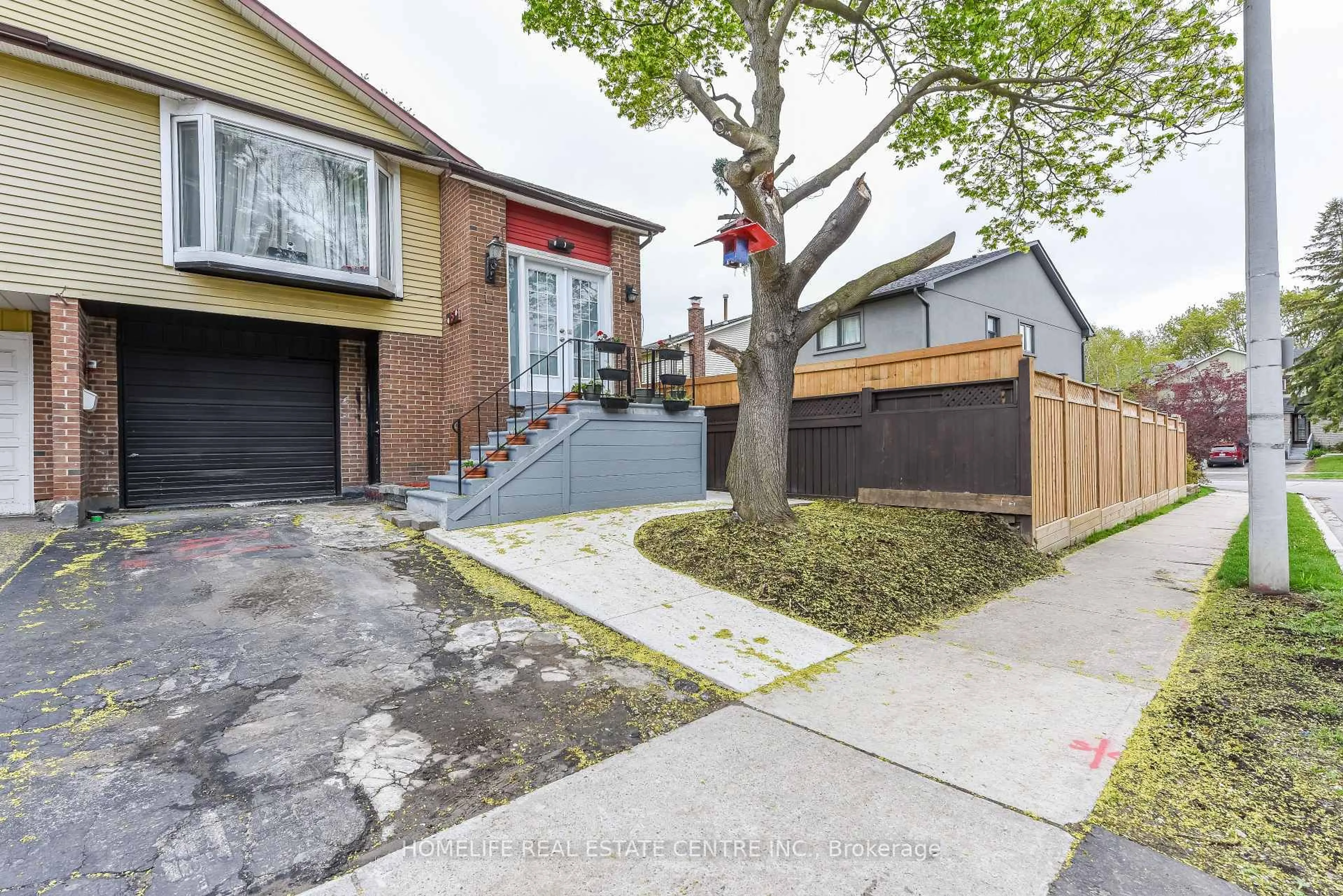 Home with brick exterior material, street for 5 Bay Crest Dr, Brampton Ontario L6Z 1H5