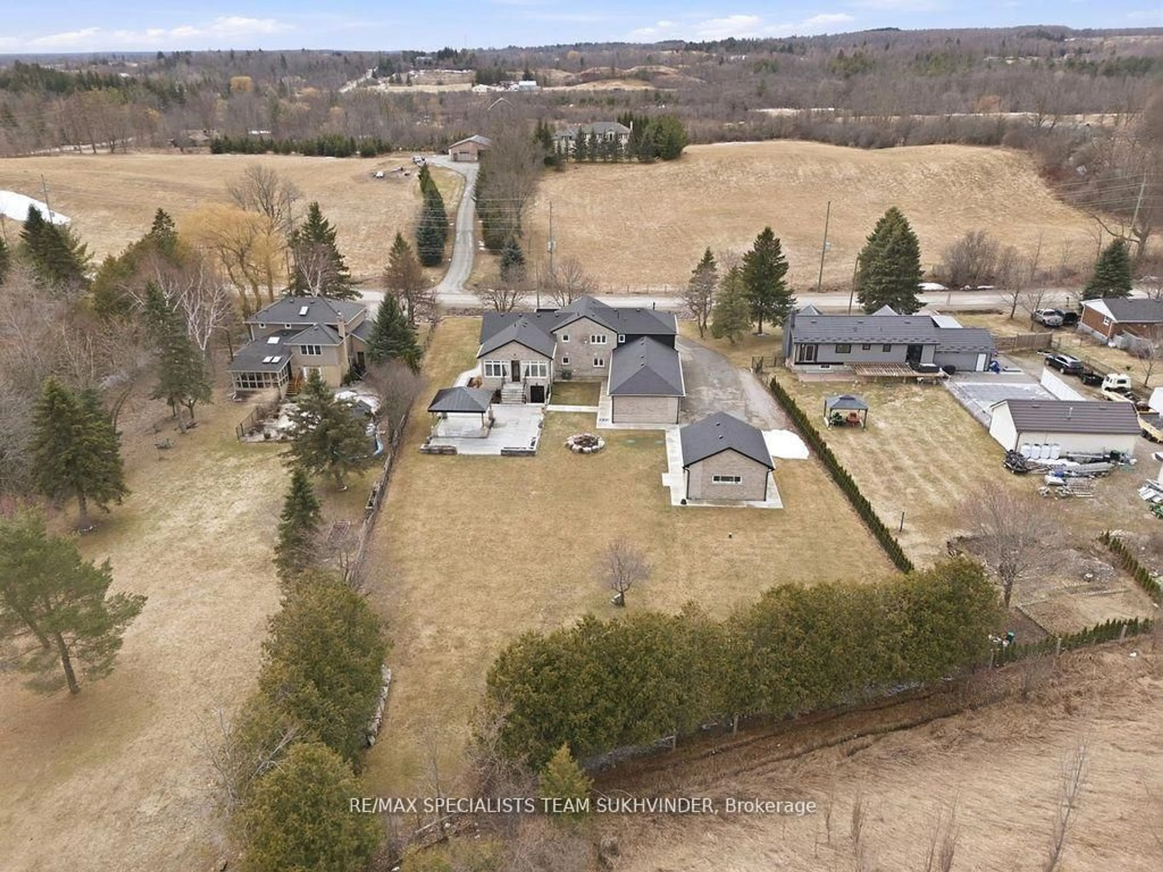 A pic from outside/outdoor area/front of a property/back of a property/a pic from drone, unknown for 12463 Eighth Line, Halton Hills Ontario L7G 4S4