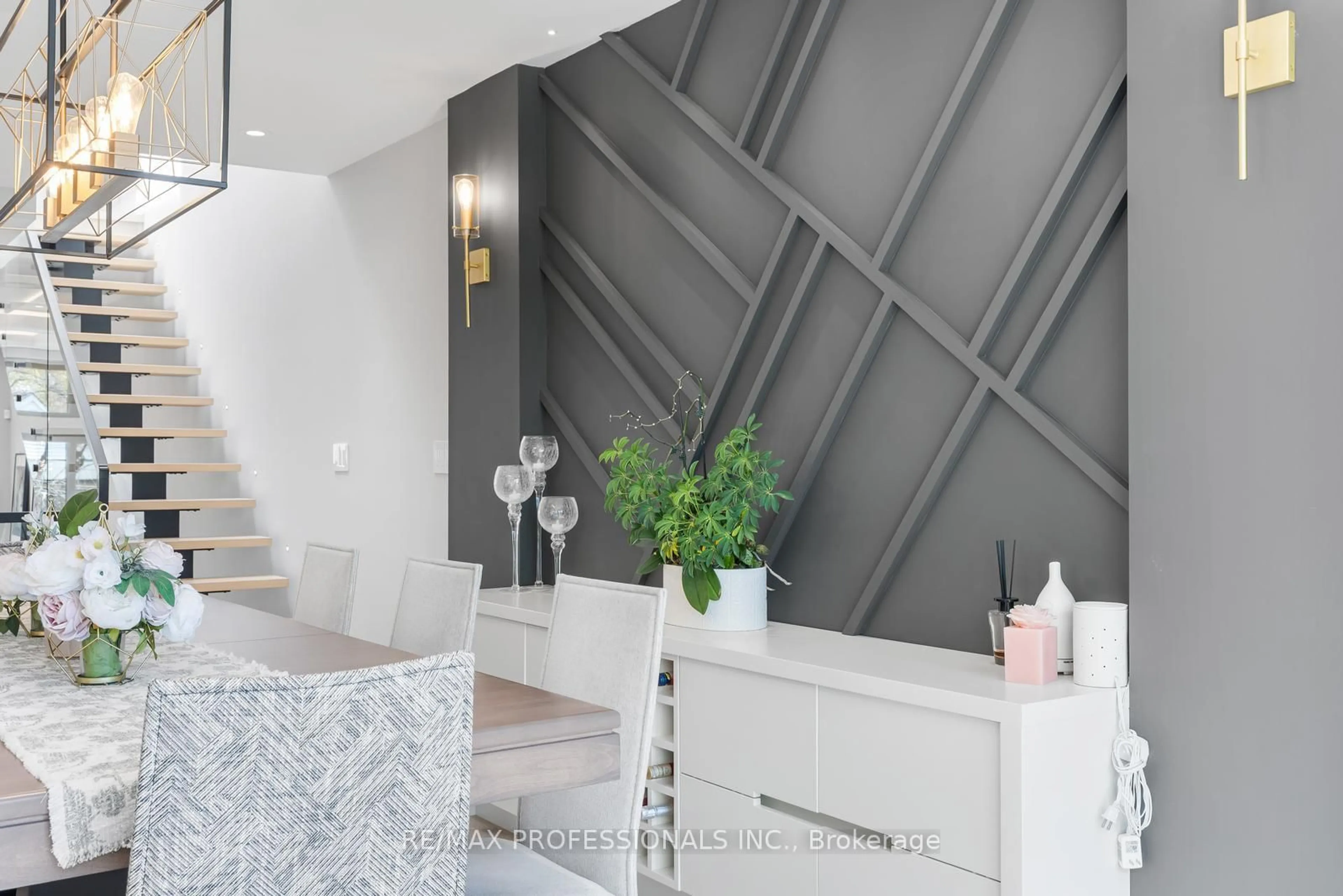 Indoor entryway for 216 Aldercrest Rd, Toronto Ontario M8W 4J4