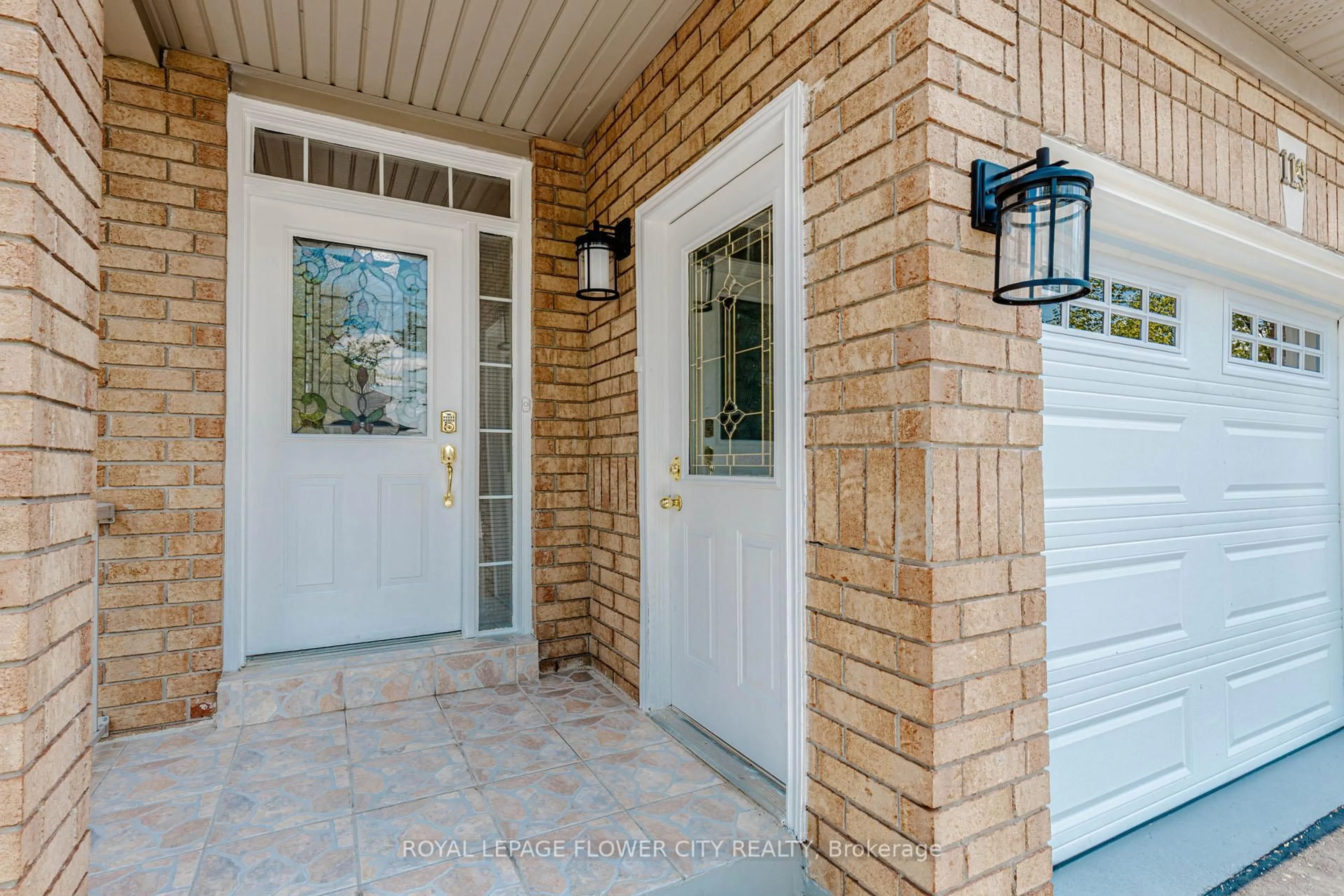 Indoor entryway for 119 Morningmist St, Brampton Ontario L6R 2A9