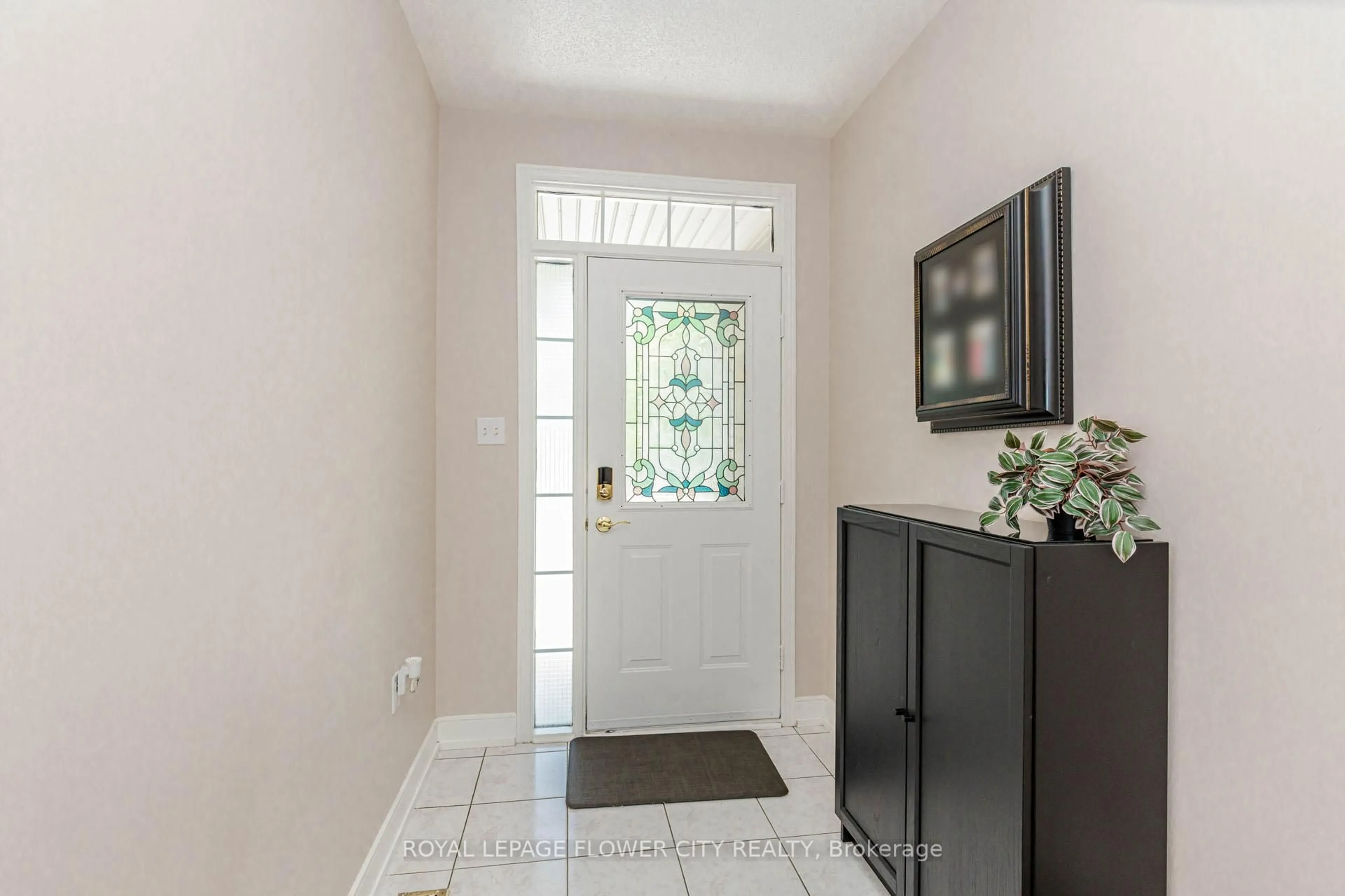 Indoor entryway for 119 Morningmist St, Brampton Ontario L6R 2A9