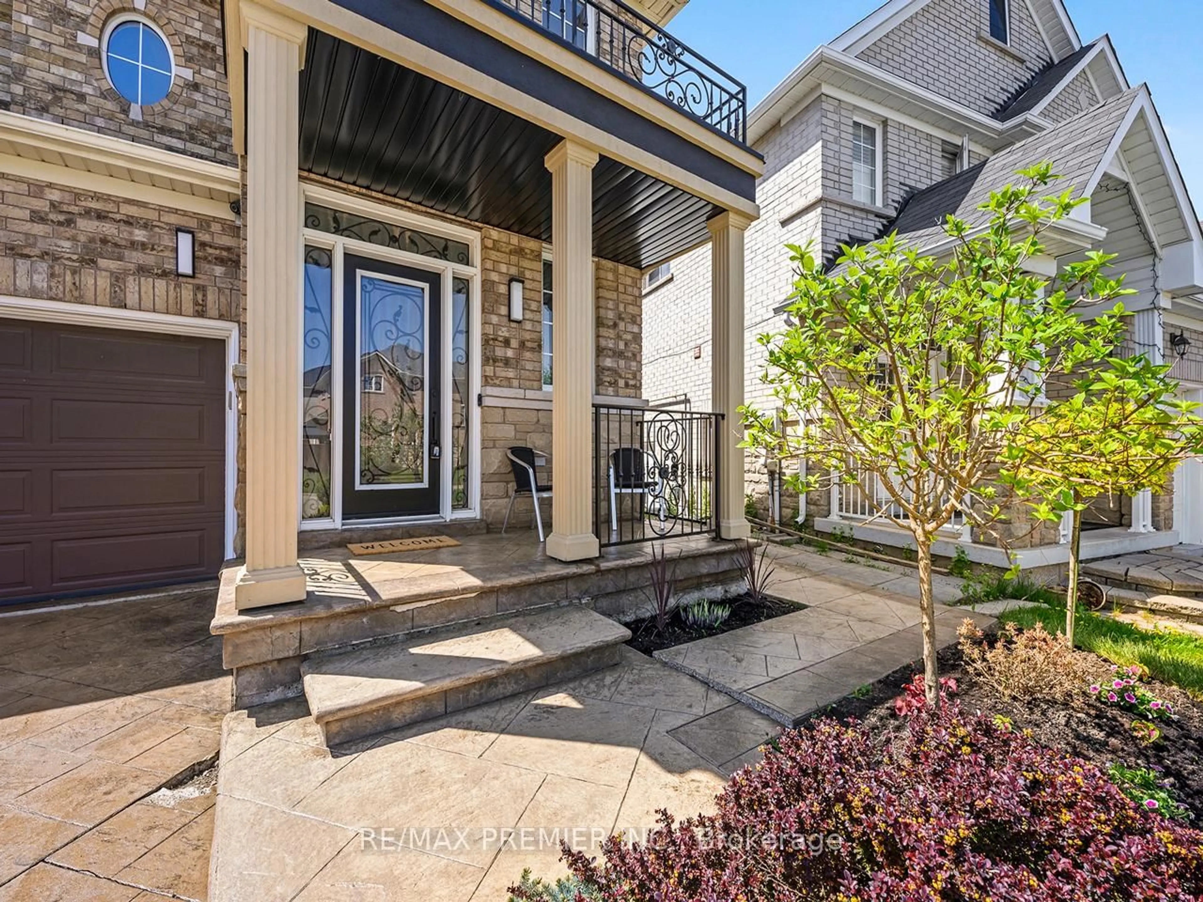 Indoor entryway for 6 Lockburn Cres, Brampton Ontario L7A 3W7