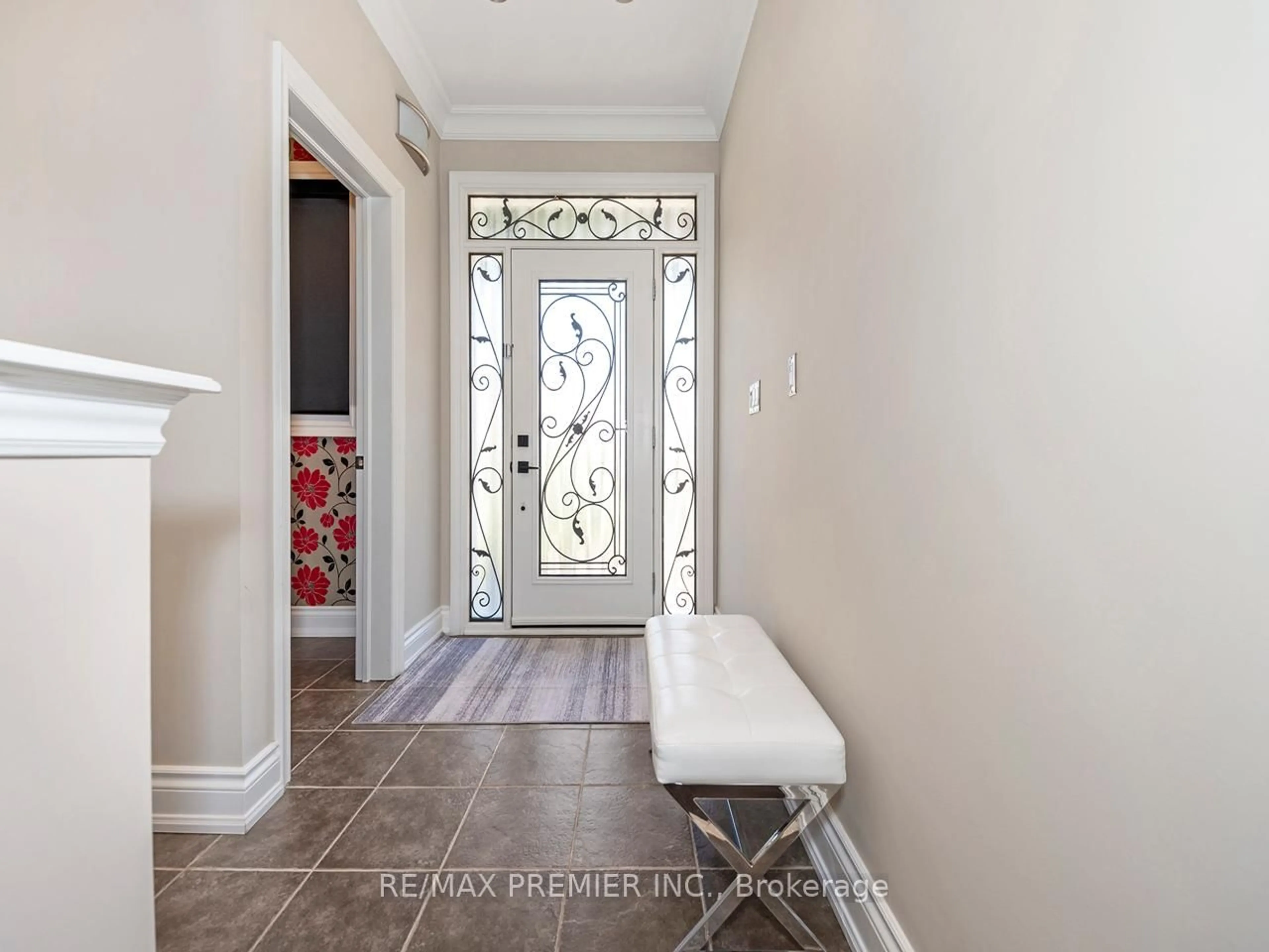 Indoor entryway for 6 Lockburn Cres, Brampton Ontario L7A 3W7