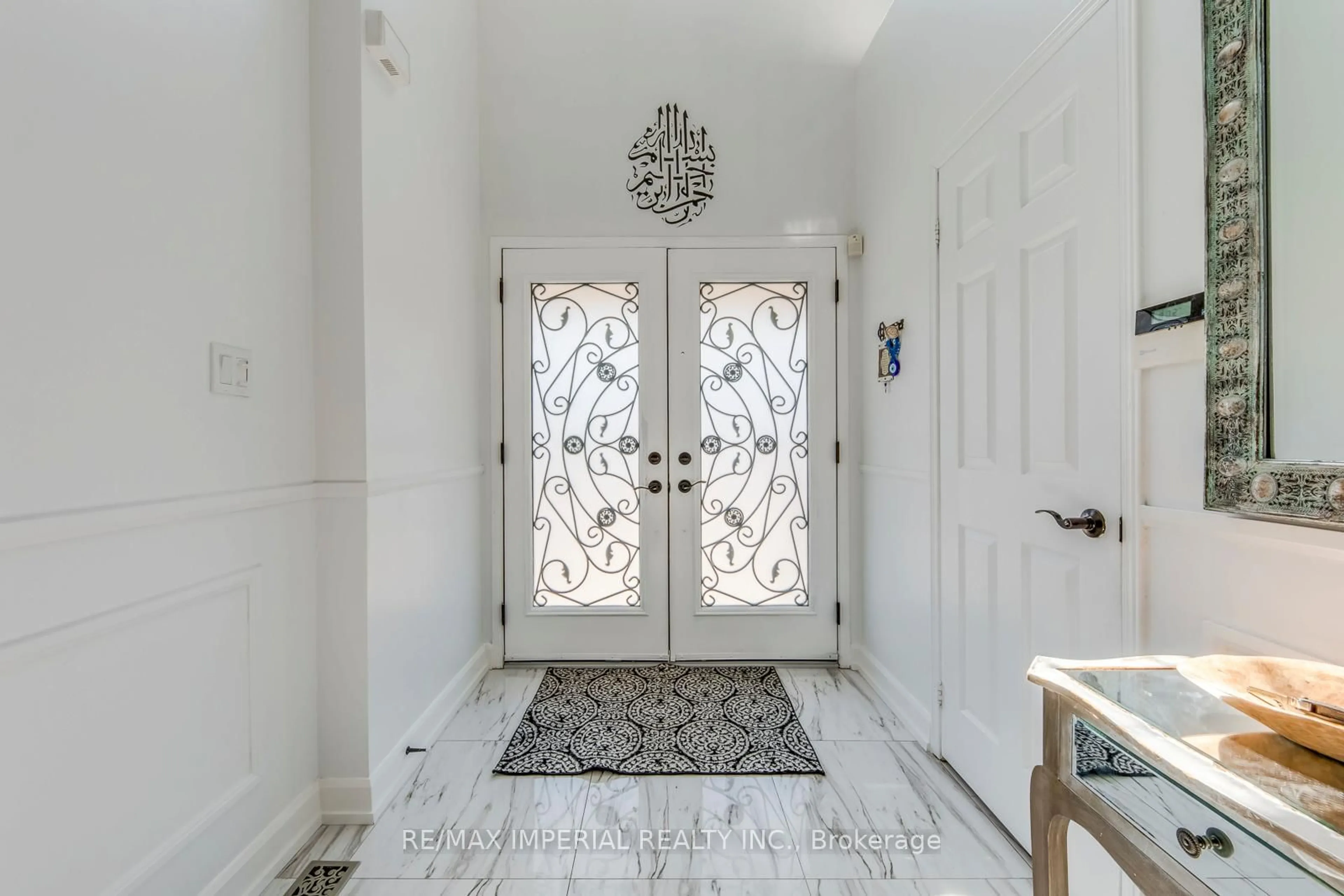 Indoor entryway for 4733 James Austin Dr, Mississauga Ontario L4Z 4H1