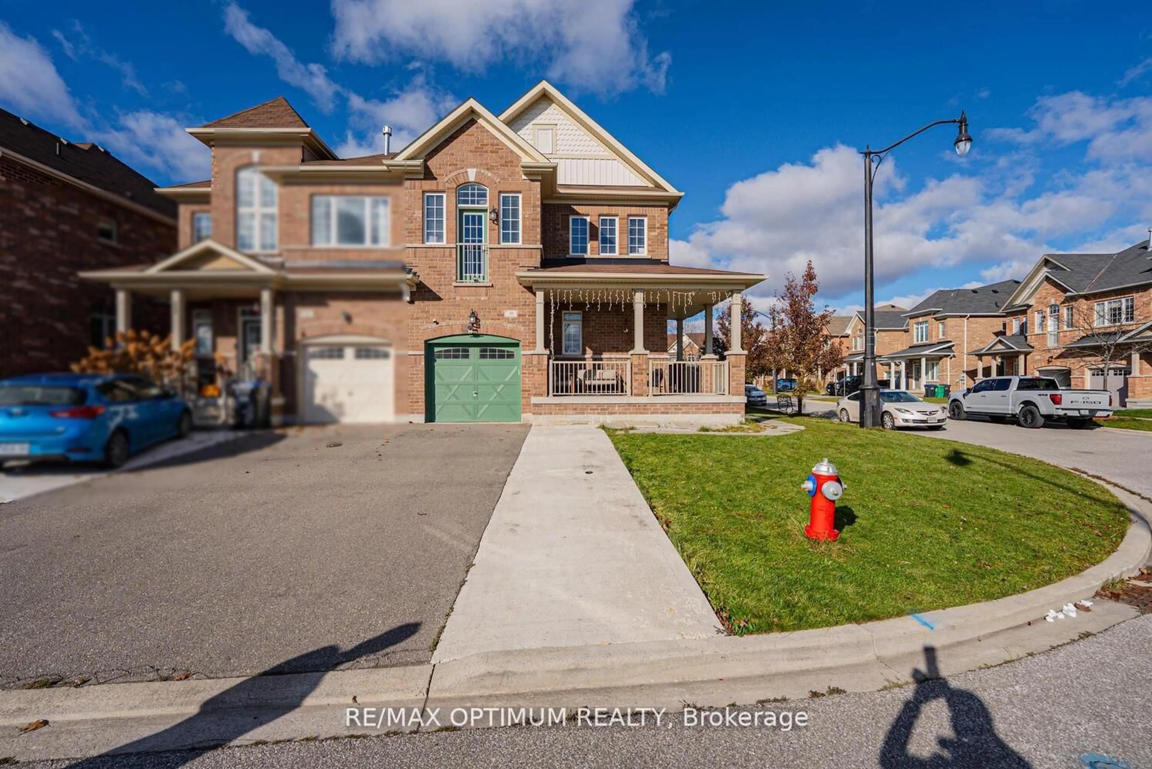 A pic from outside/outdoor area/front of a property/back of a property/a pic from drone, street for 39 Divinity Circ, Brampton Ontario L7A 3Y4
