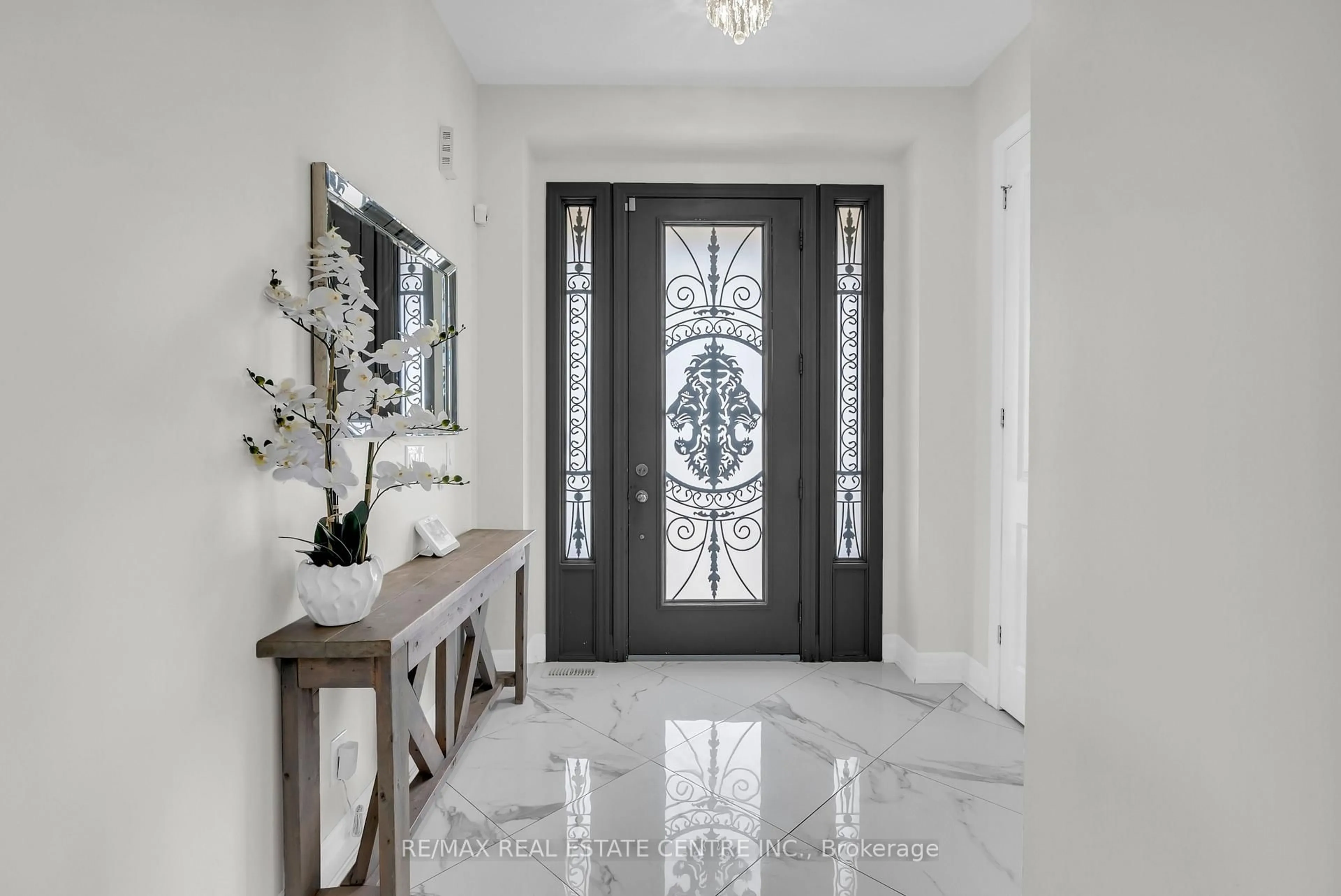 Indoor entryway for 24 Rising Hill Rdge, Brampton Ontario L6Y 0C3