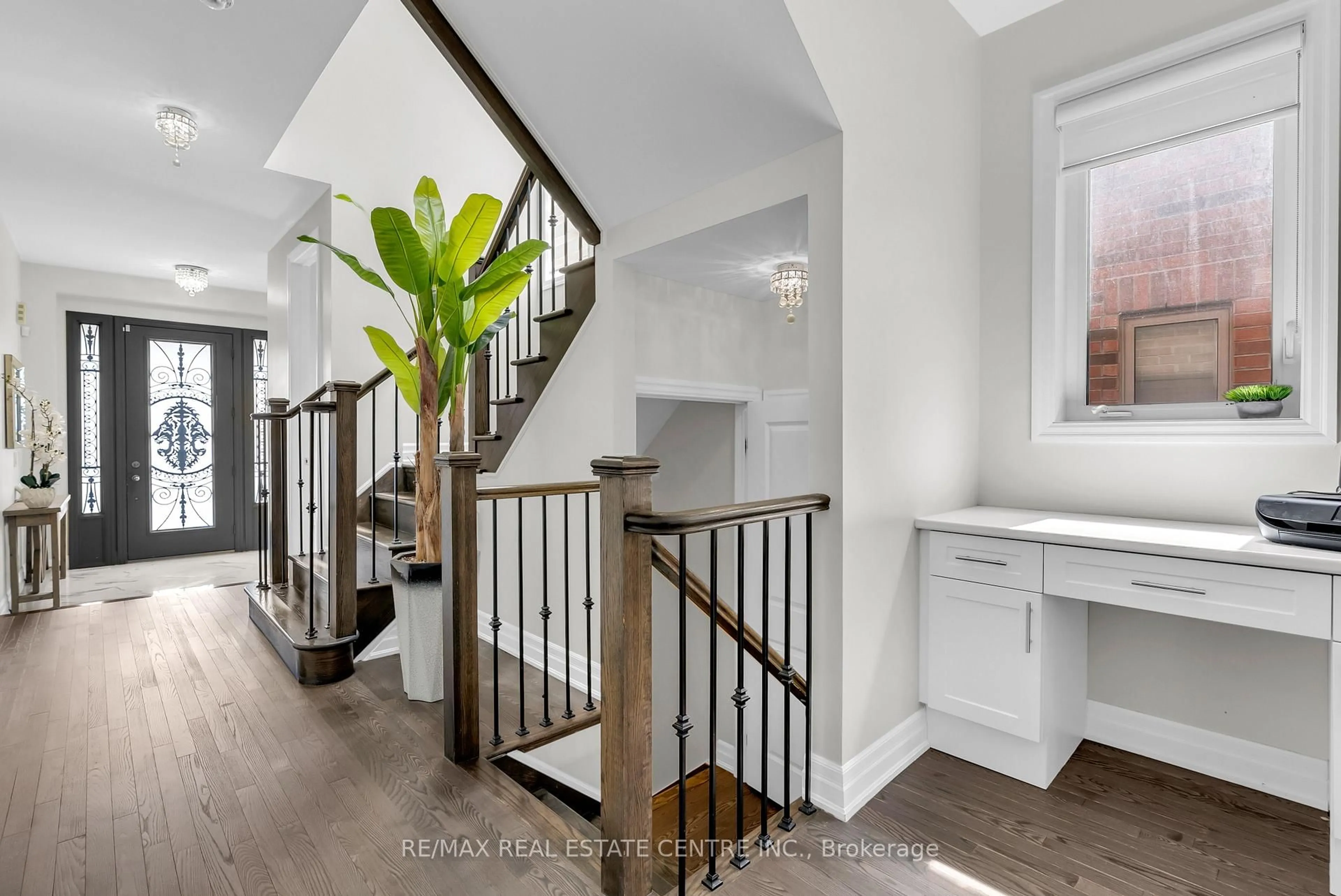 Indoor entryway for 24 Rising Hill Rdge, Brampton Ontario L6Y 0C3