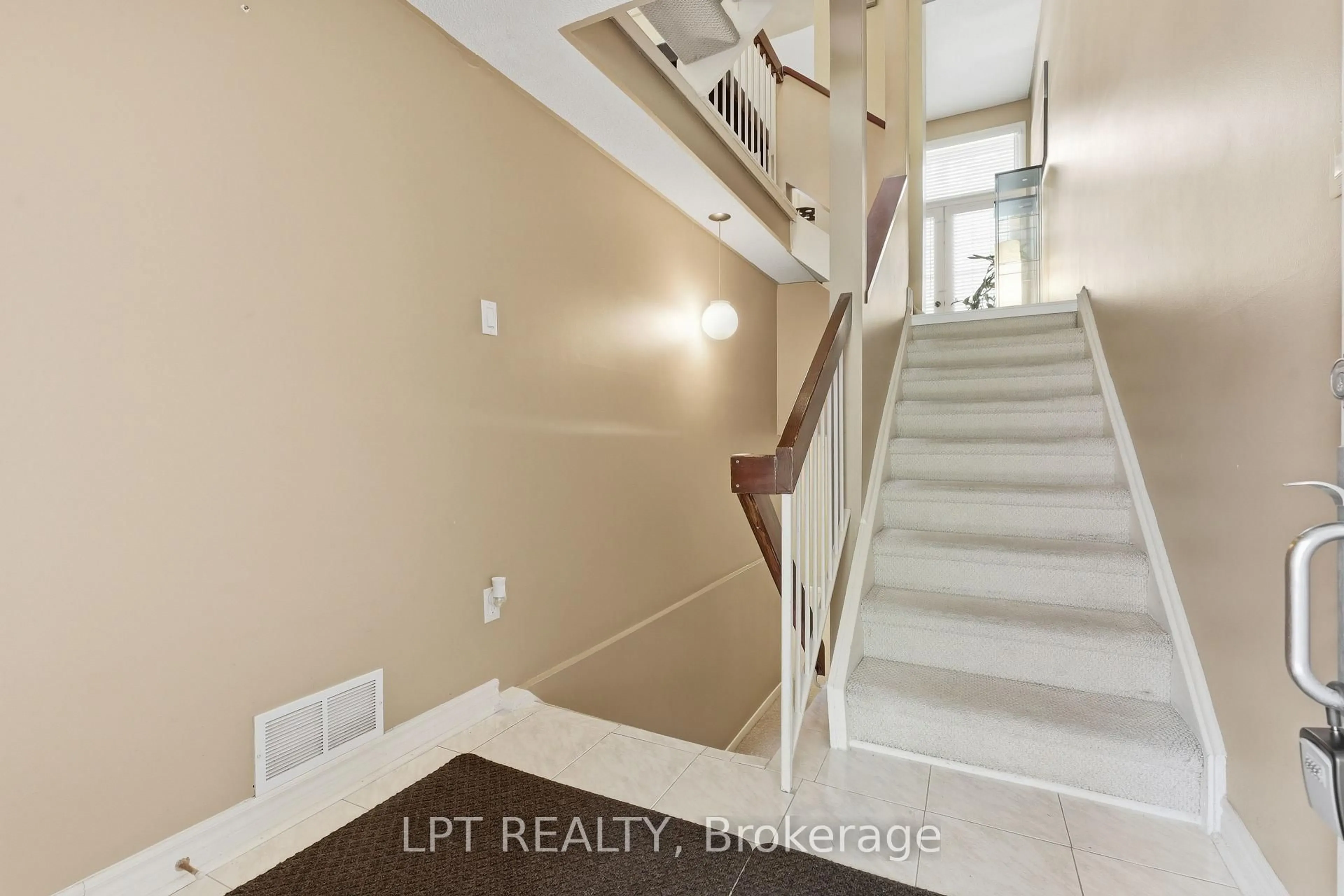 Unknown for 24 Reid Dr #21, Mississauga Ontario L5M 2A6
