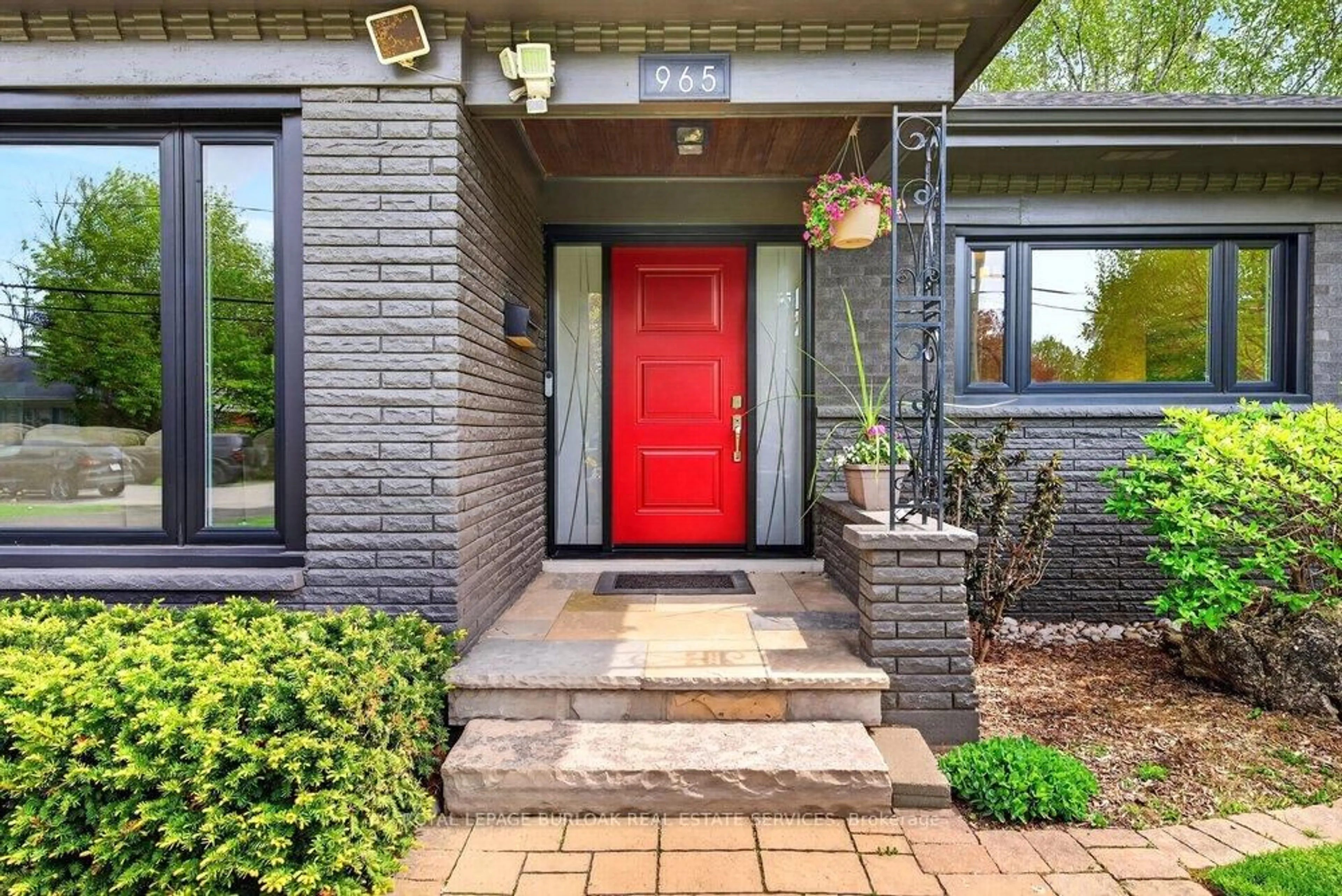 Home with brick exterior material, street for 965 Filmandale Rd, Burlington Ontario L7T 2Z2