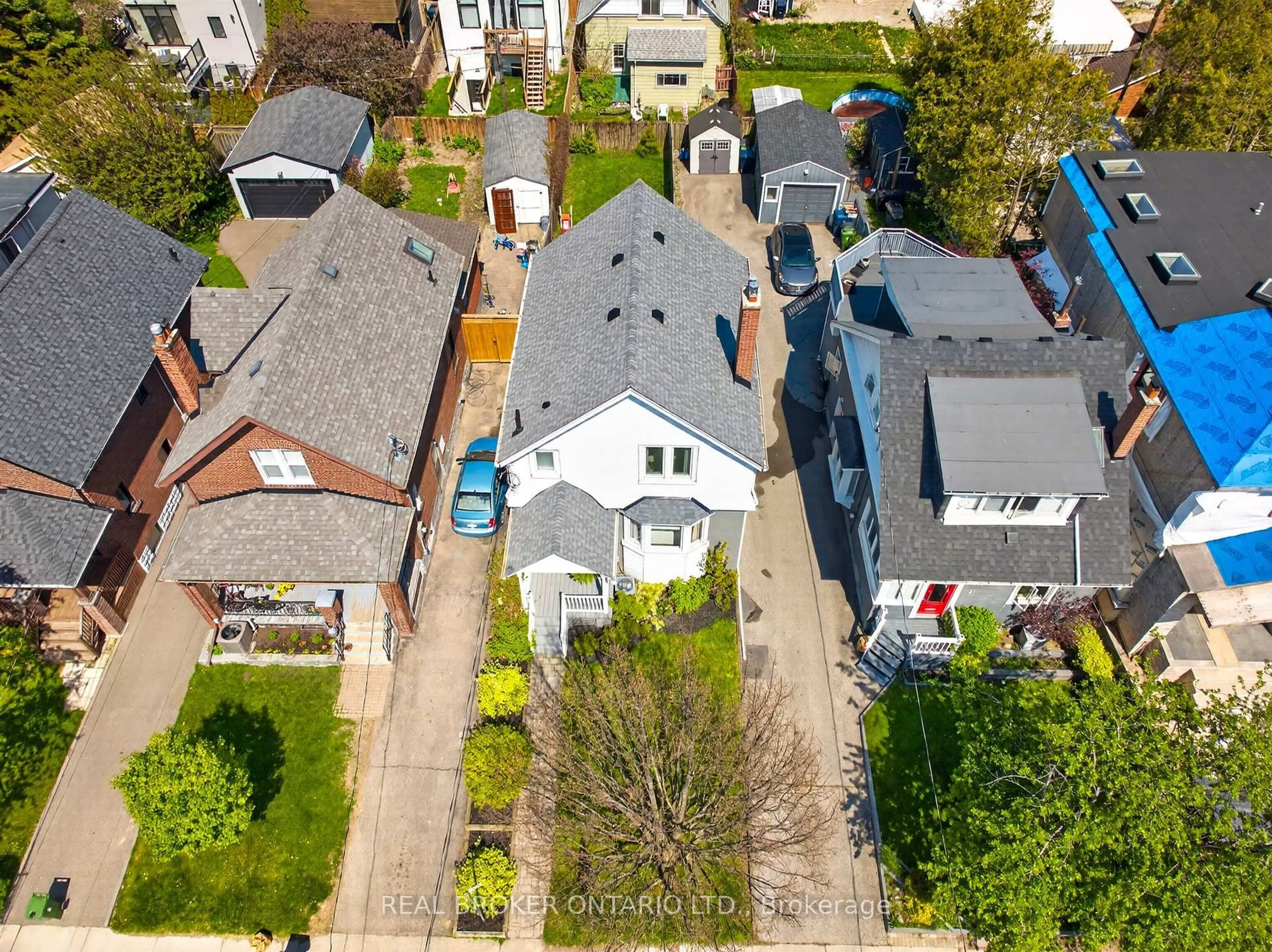 A pic from outside/outdoor area/front of a property/back of a property/a pic from drone, street for 23 Second St, Toronto Ontario M8V 2X1