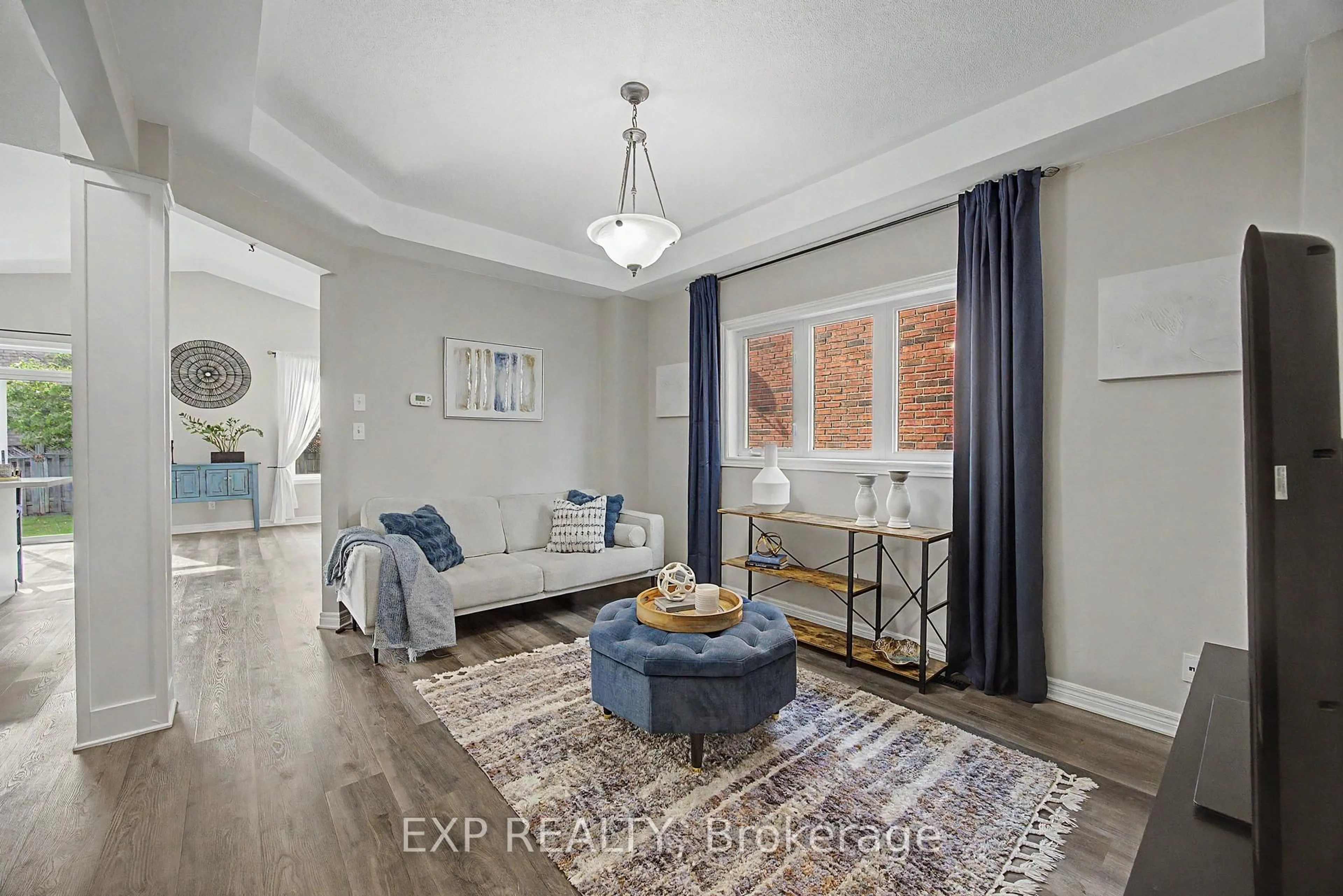 Living room with furniture, unknown for 379 Grovehill Rd, Oakville Ontario L6H 6P3