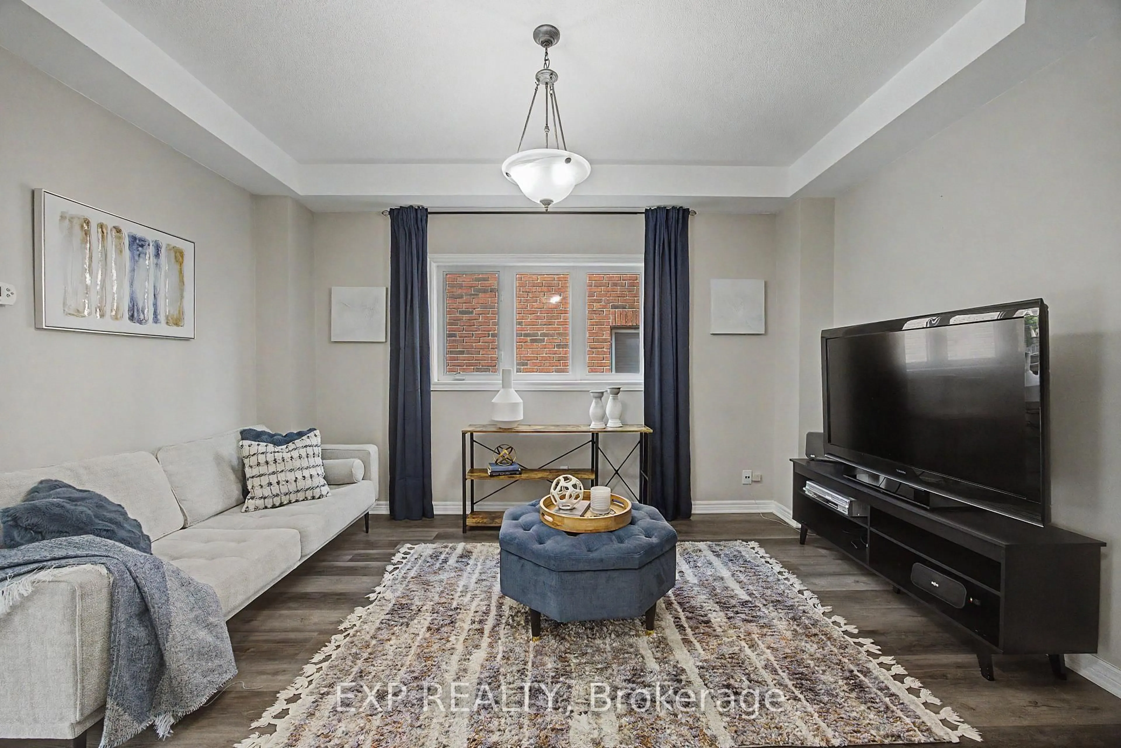 Living room with furniture, unknown for 379 Grovehill Rd, Oakville Ontario L6H 6P3