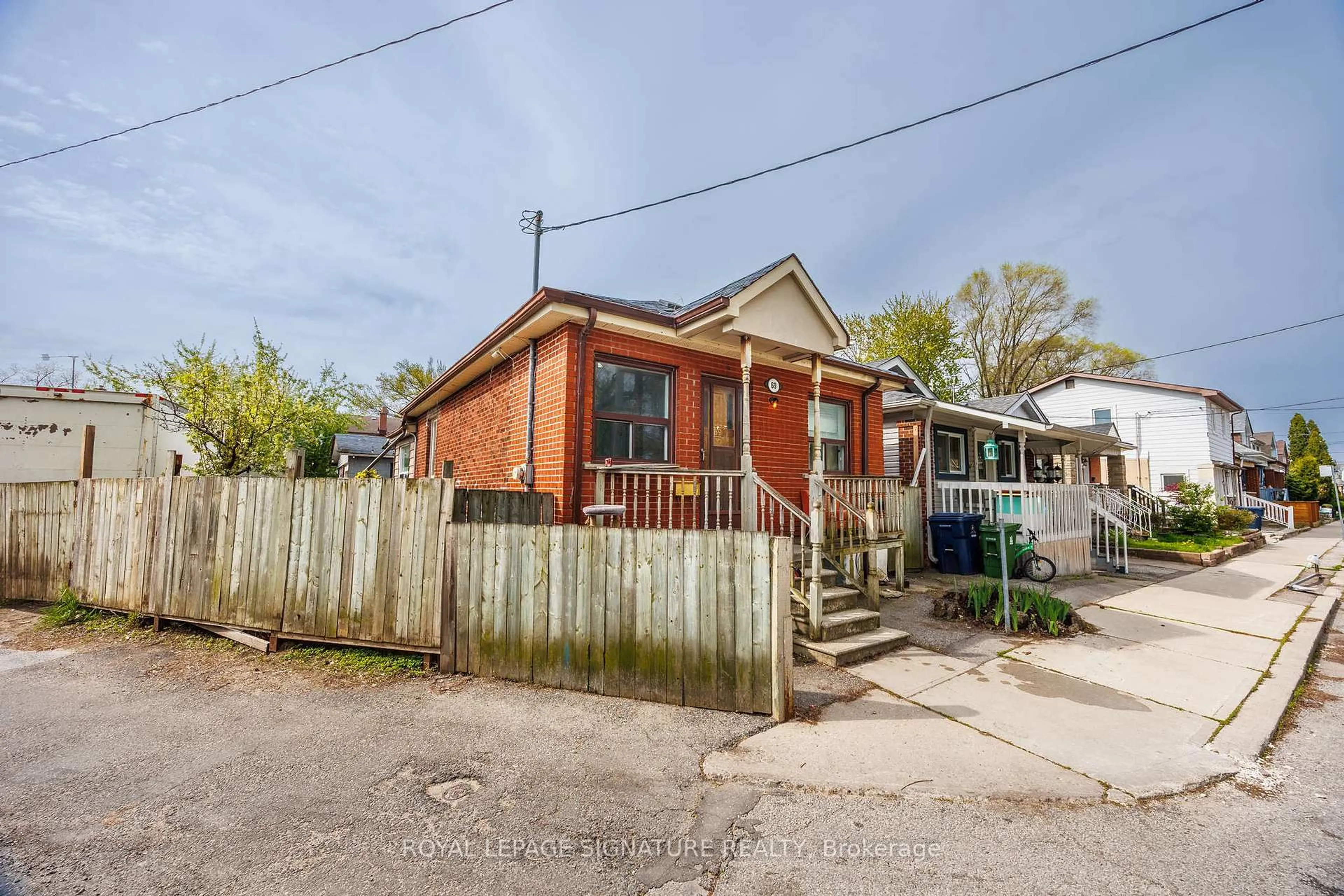 A pic from outside/outdoor area/front of a property/back of a property/a pic from drone, street for 69 Nickle St, Toronto Ontario M6M 2H7