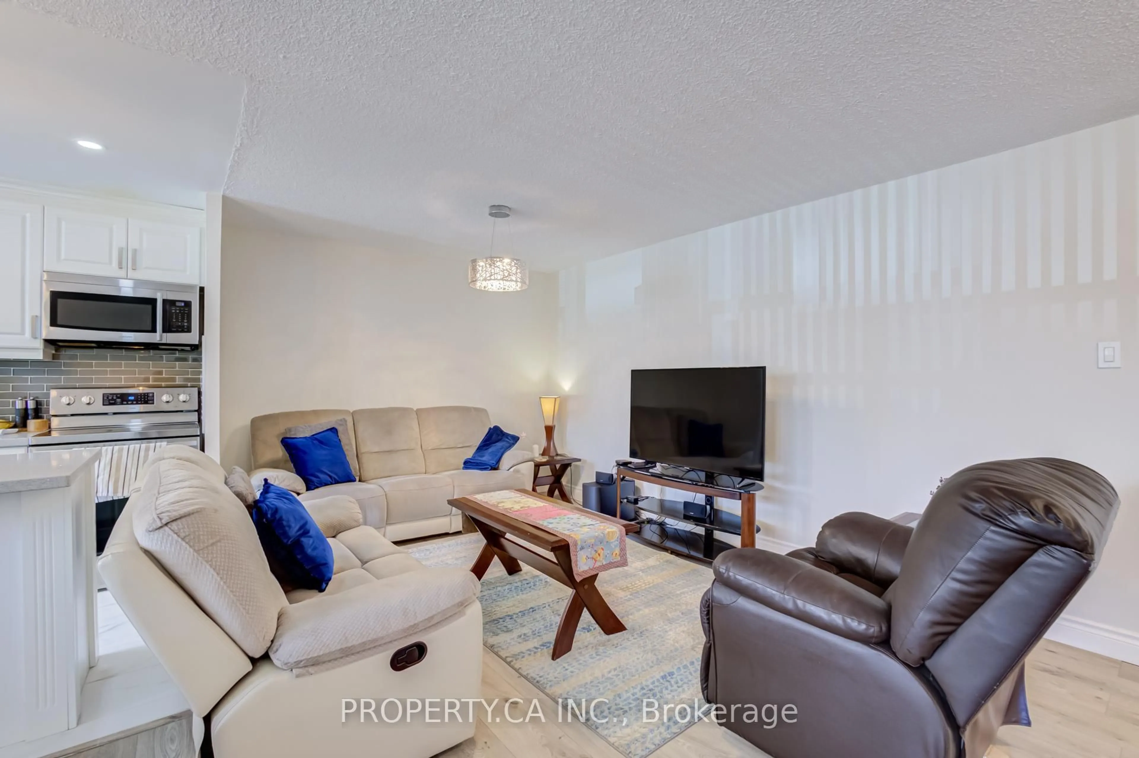 Living room with furniture, unknown for 966 Inverhouse Dr #109, Mississauga Ontario L5J 4B6