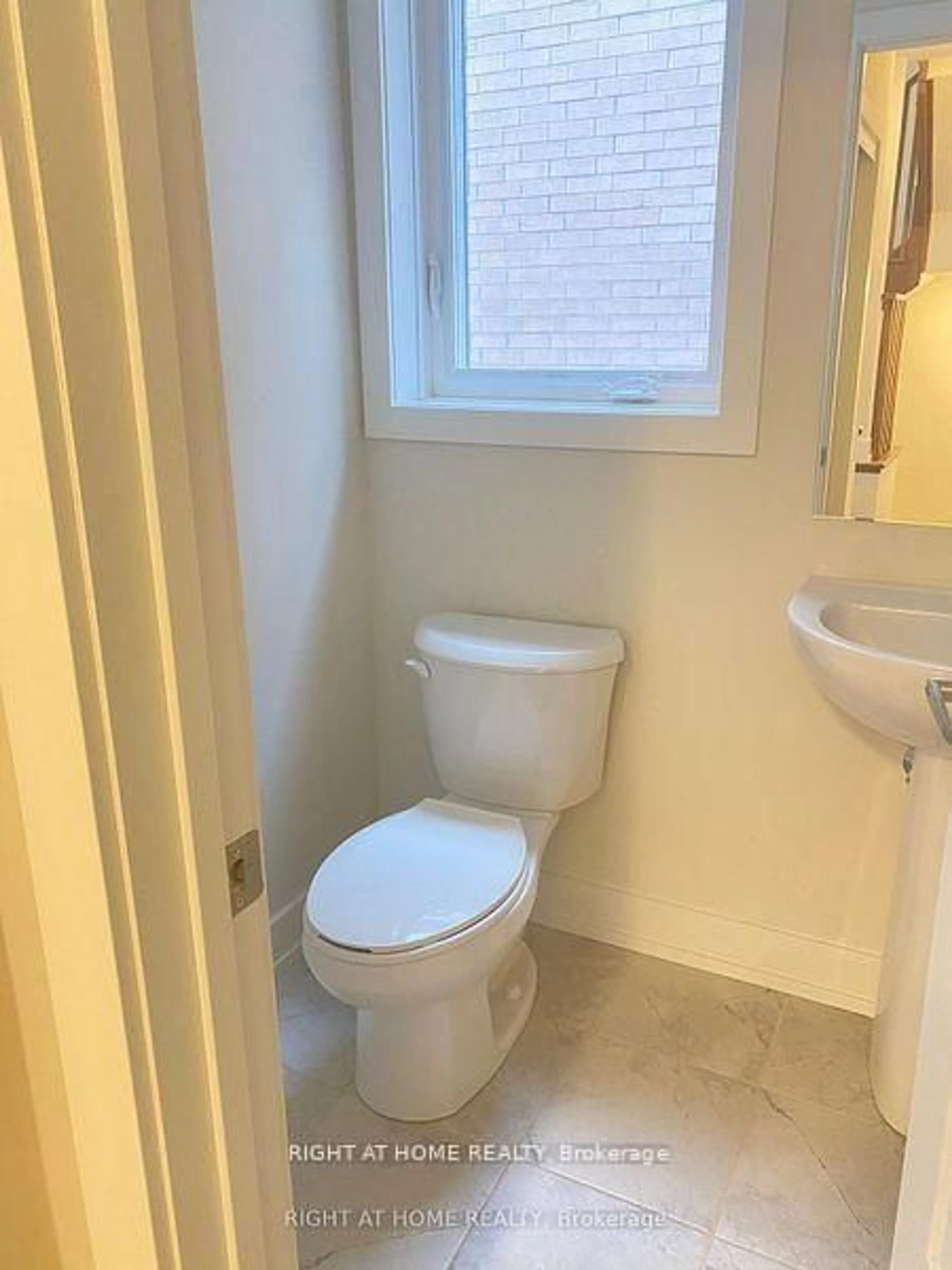 Standard bathroom, unknown for 1284 Muller Lane, Oakville Ontario L6H 7G1