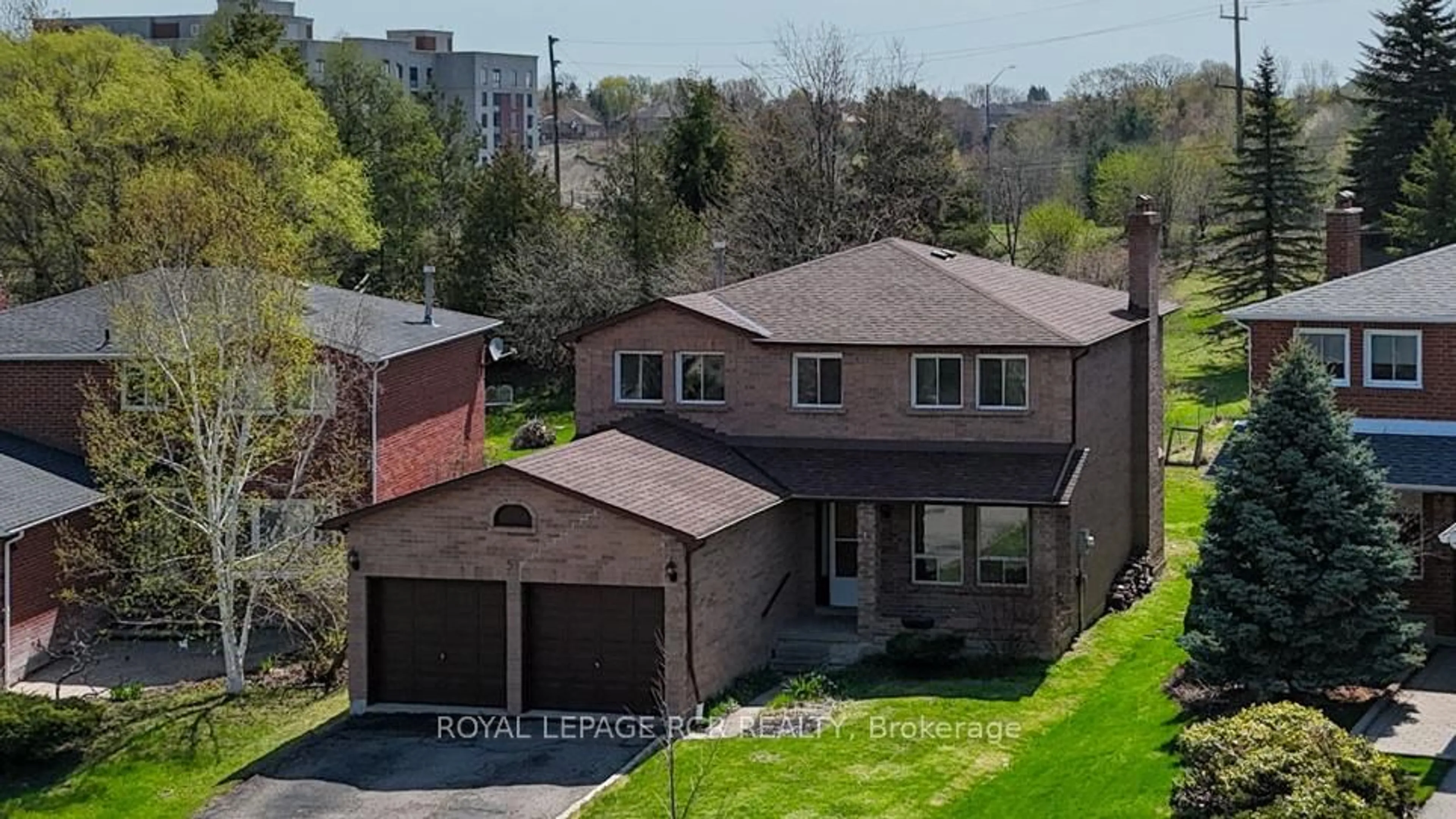 A pic from outside/outdoor area/front of a property/back of a property/a pic from drone, street for 51 Bambi Tr, Caledon Ontario L7E 2G4