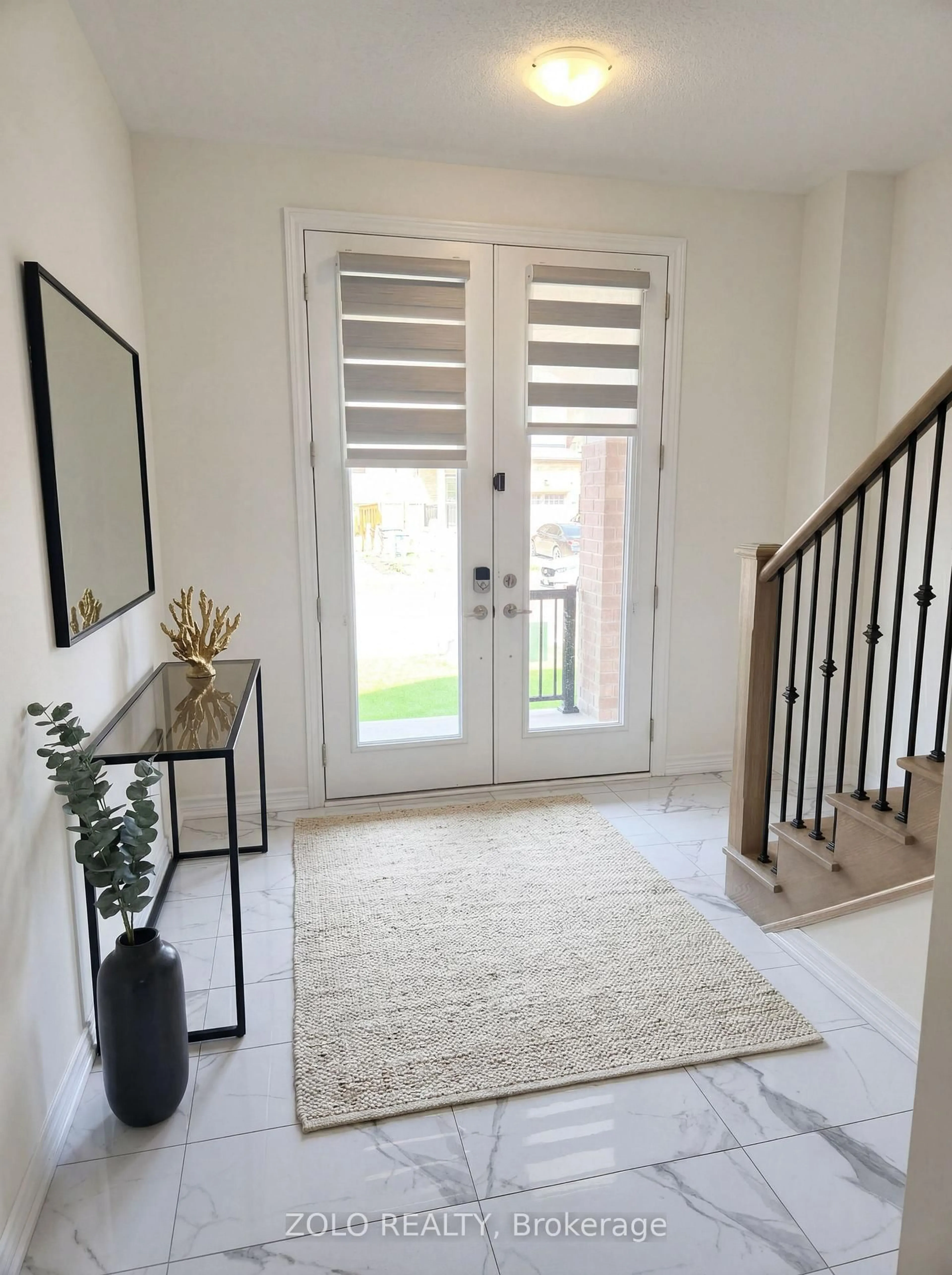 Indoor entryway for 36 Mccormack Rd, Caledon Ontario L7C 4J8