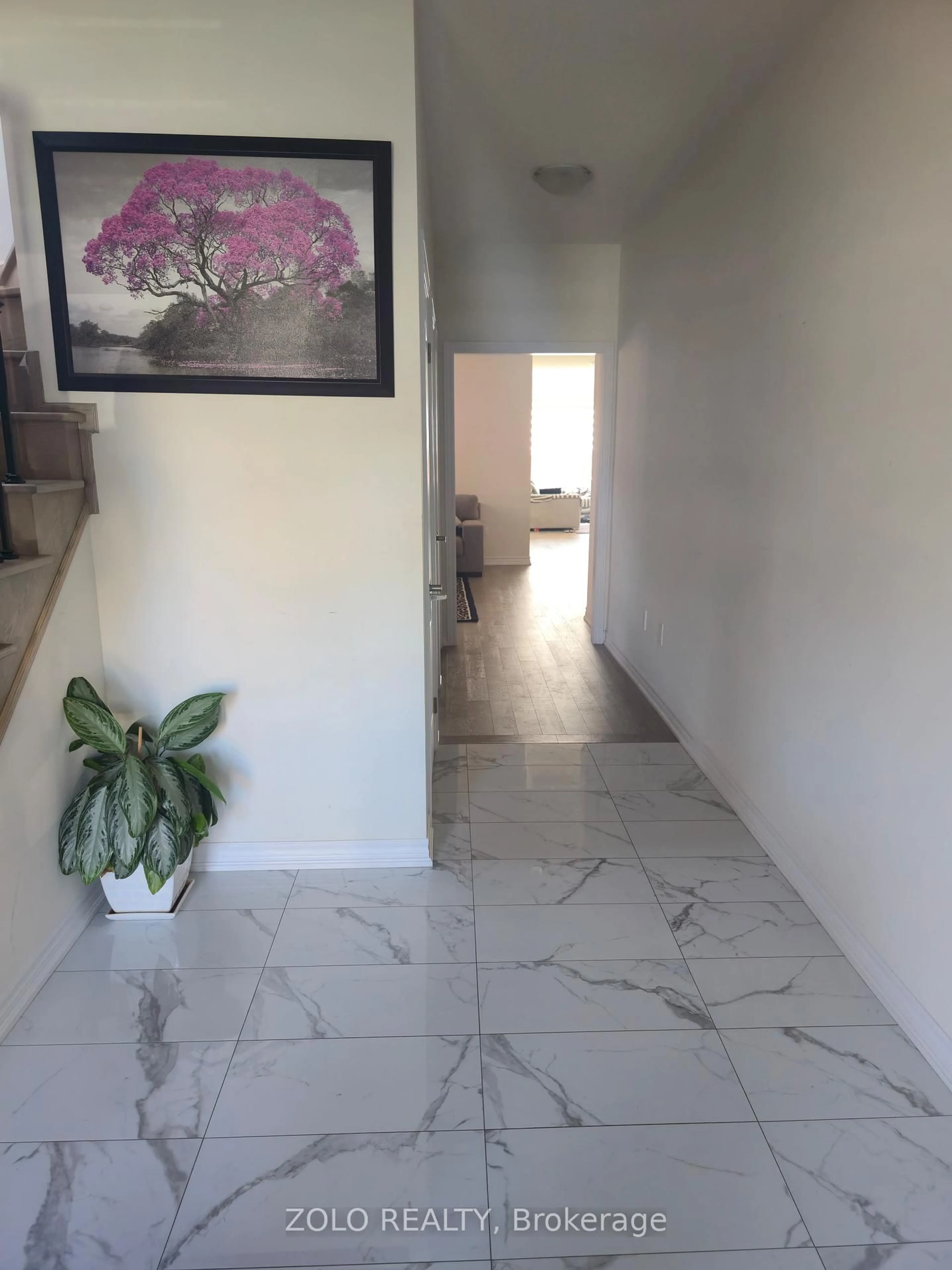 Indoor foyer for 36 Mccormack Rd, Caledon Ontario L7C 4J8