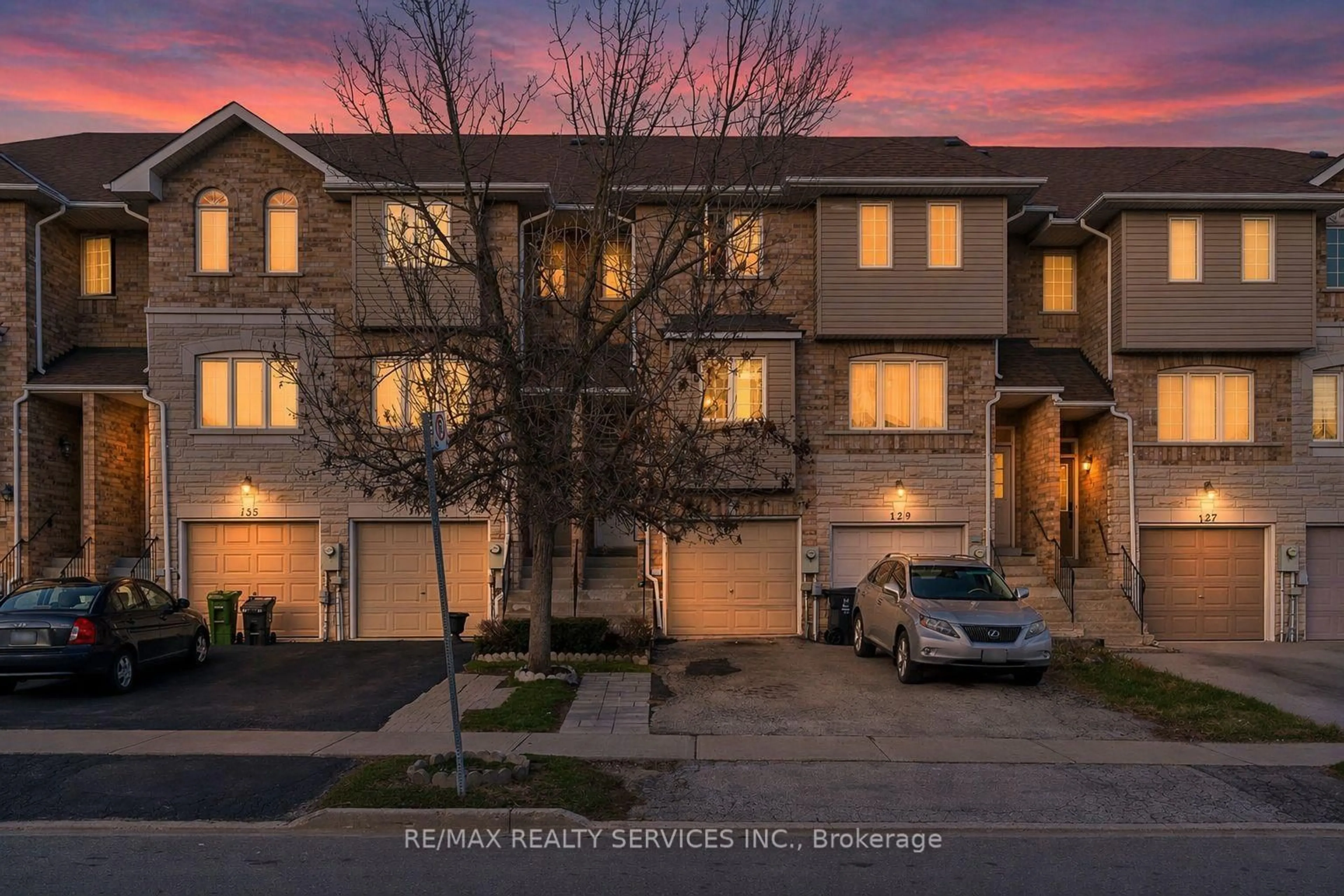 A pic from outside/outdoor area/front of a property/back of a property/a pic from drone, street for 131 Charlton Settlement Ave, Toronto Ontario M6M 5L5