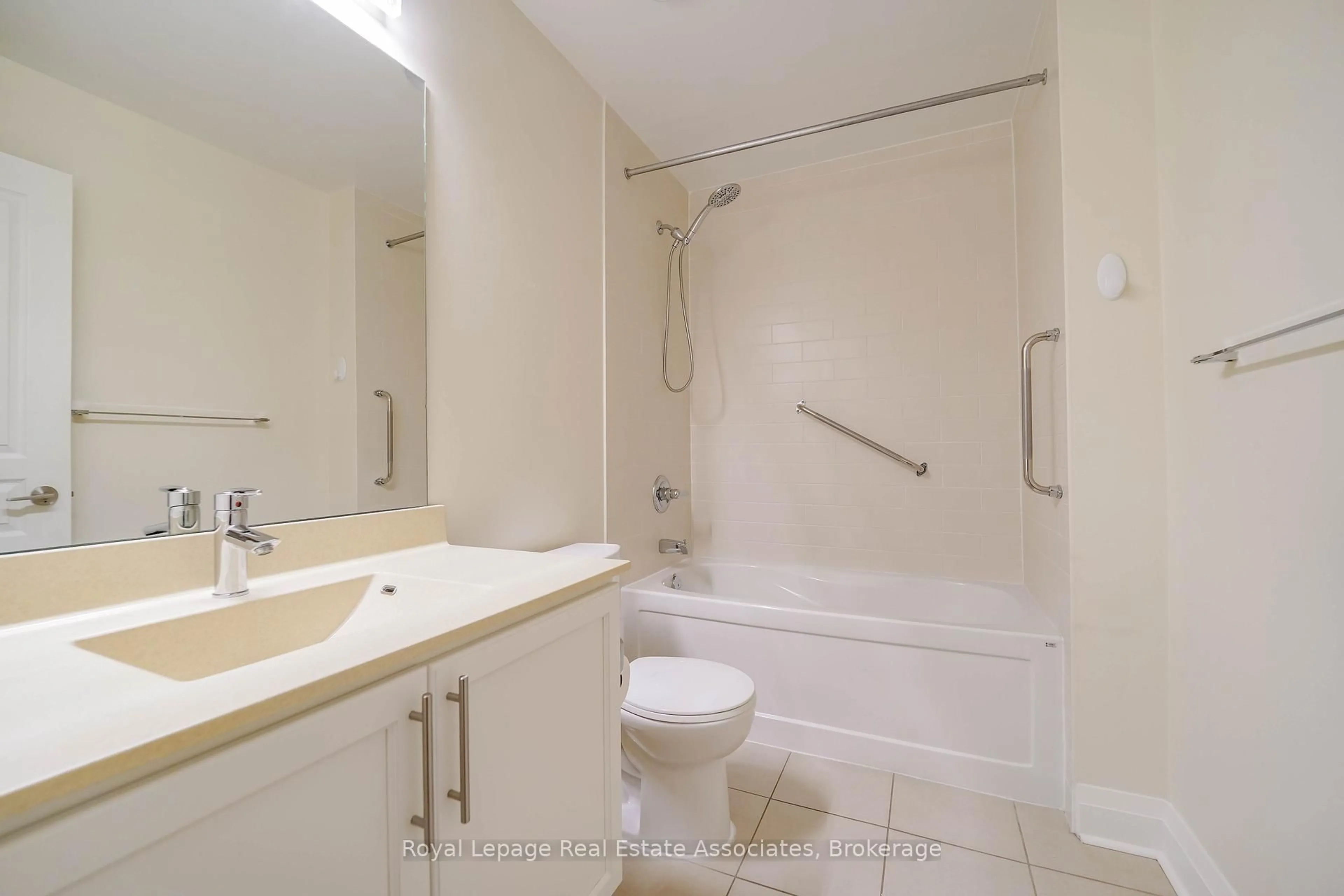 Standard bathroom, unknown for 1 Hurontario St #308, Mississauga Ontario L5G 0A3