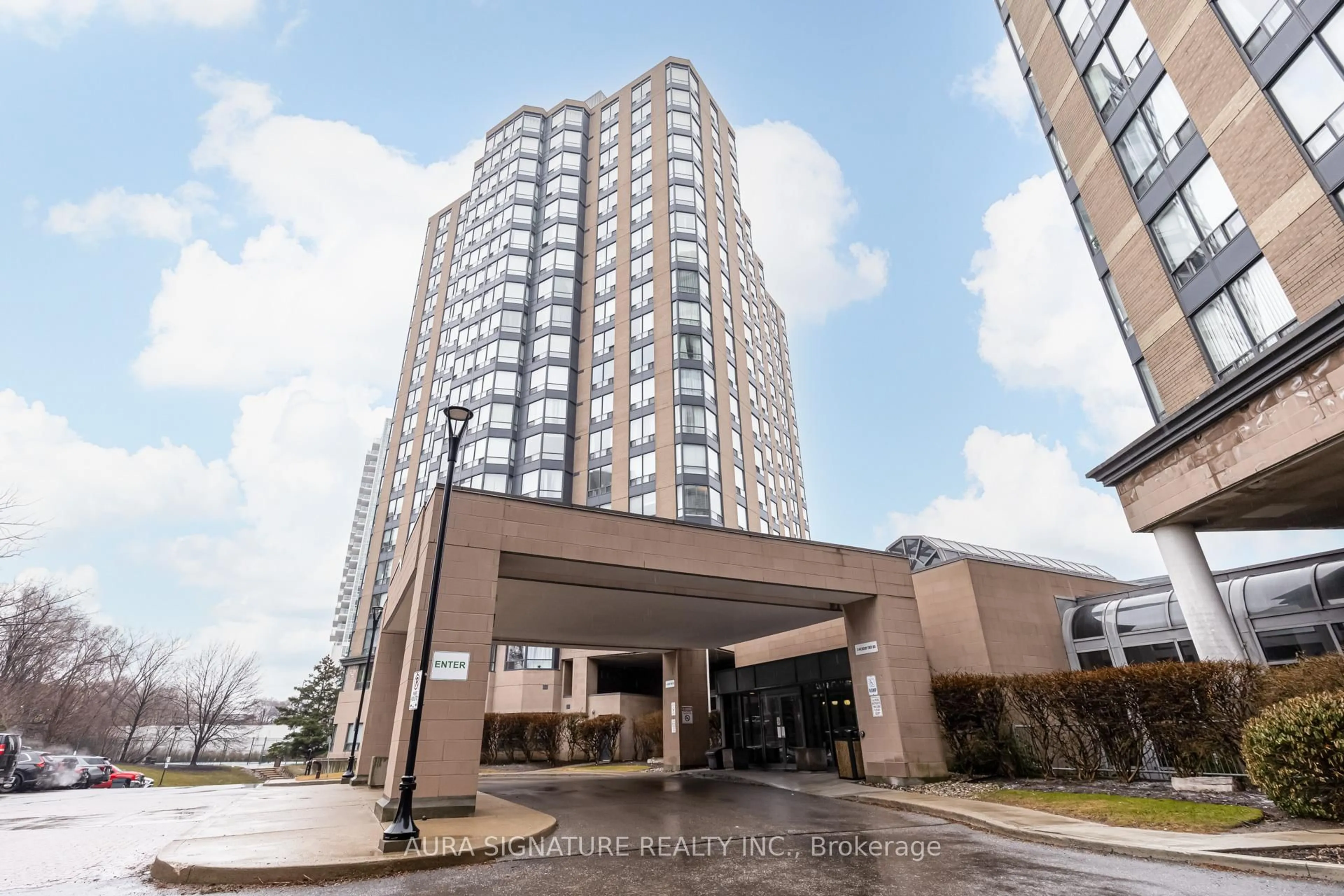Indoor foyer for 3 Hickory Tree Dr #1010, Toronto Ontario M9N 3W5