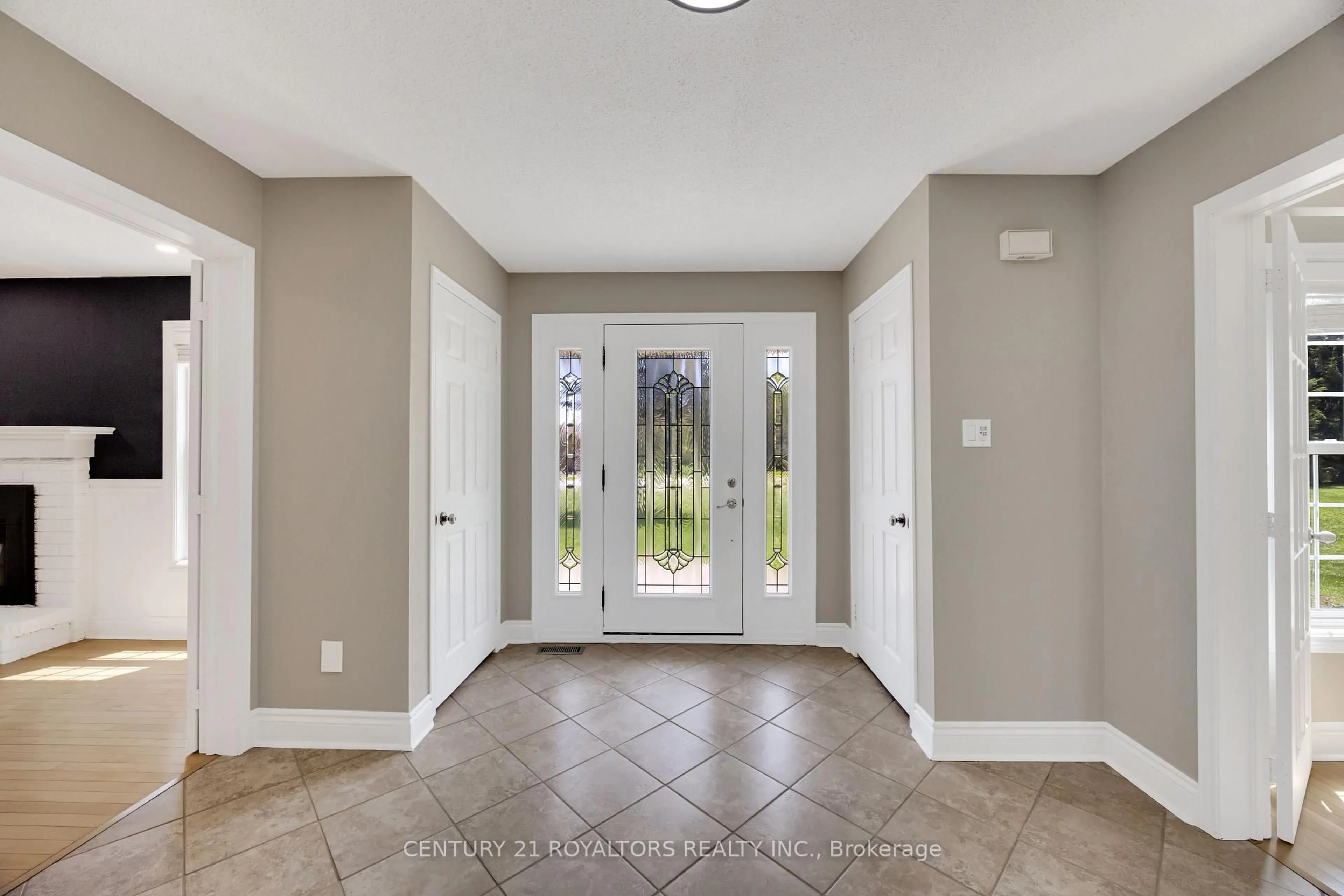 Indoor entryway for 8 ELITE Rd, Caledon Ontario L7K 0L2