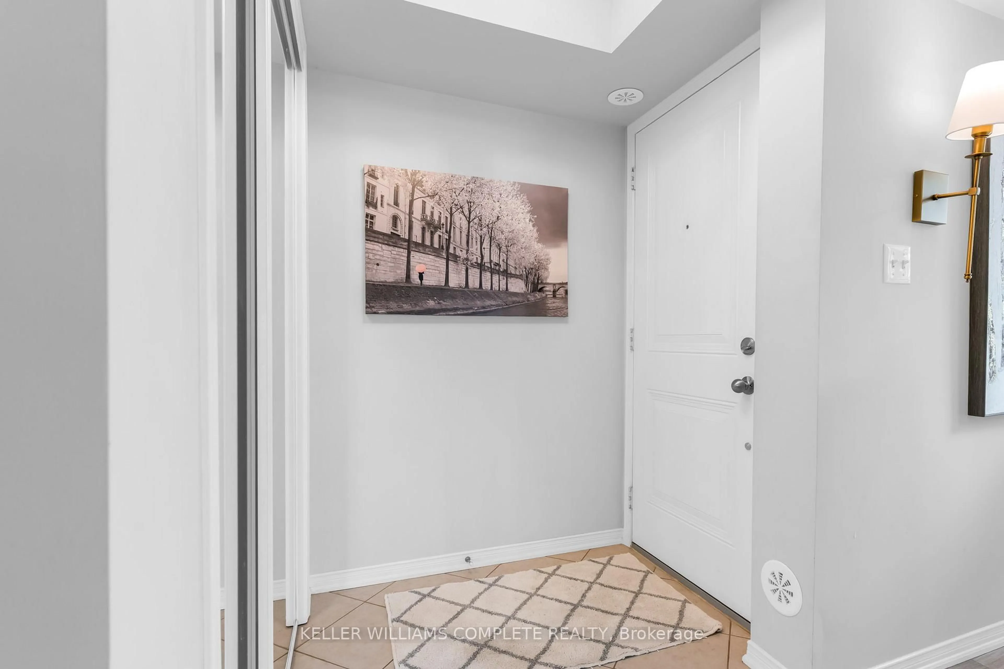 Indoor entryway for 2468 POST Rd #28, Oakville Ontario L6H 0J2