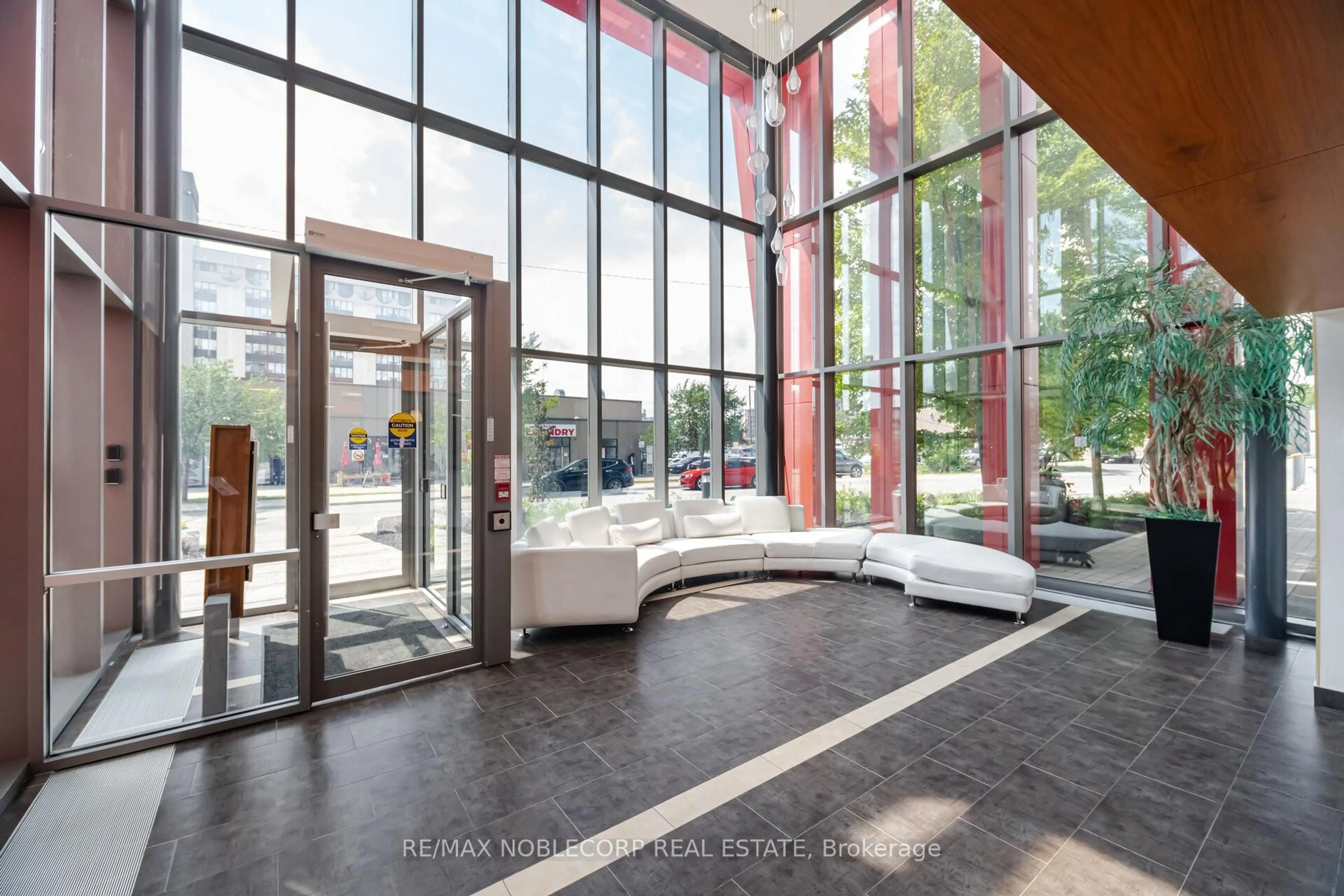 Indoor foyer for 15 James Finlay Way #624, Toronto Ontario M3M 0B3