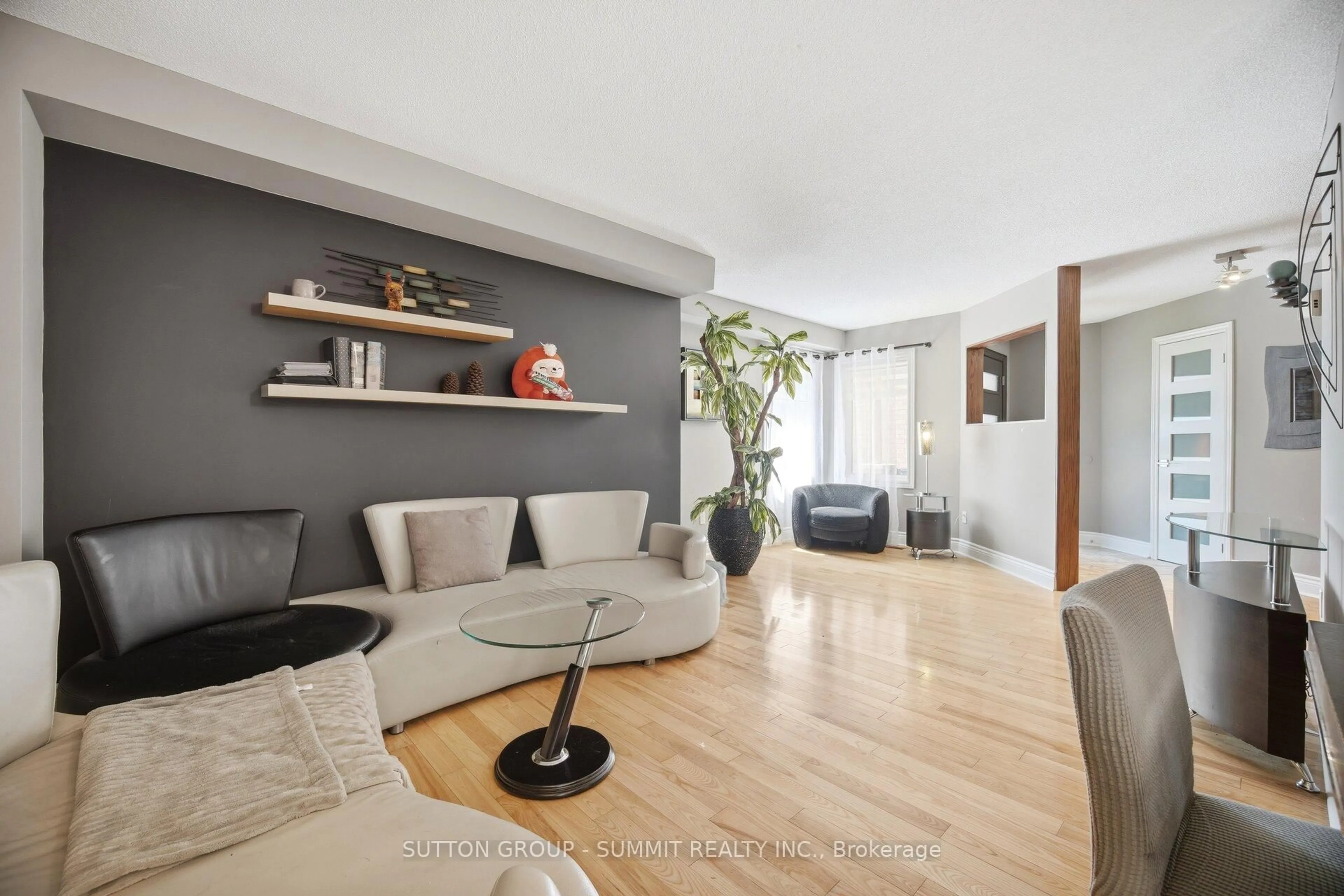 Living room with furniture, unknown for 1390 ASTRELLA Cres, Mississauga Ontario L5M 4Z8