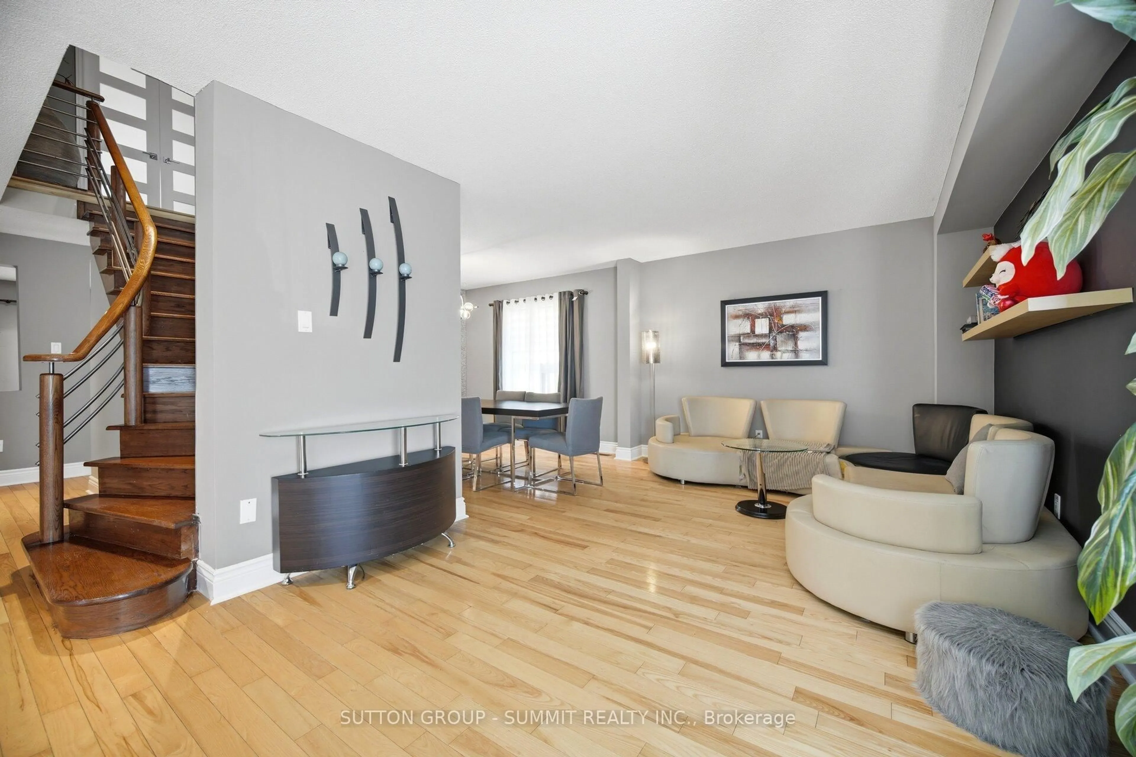 Living room with furniture, wood/laminate floor for 1390 ASTRELLA Cres, Mississauga Ontario L5M 4Z8