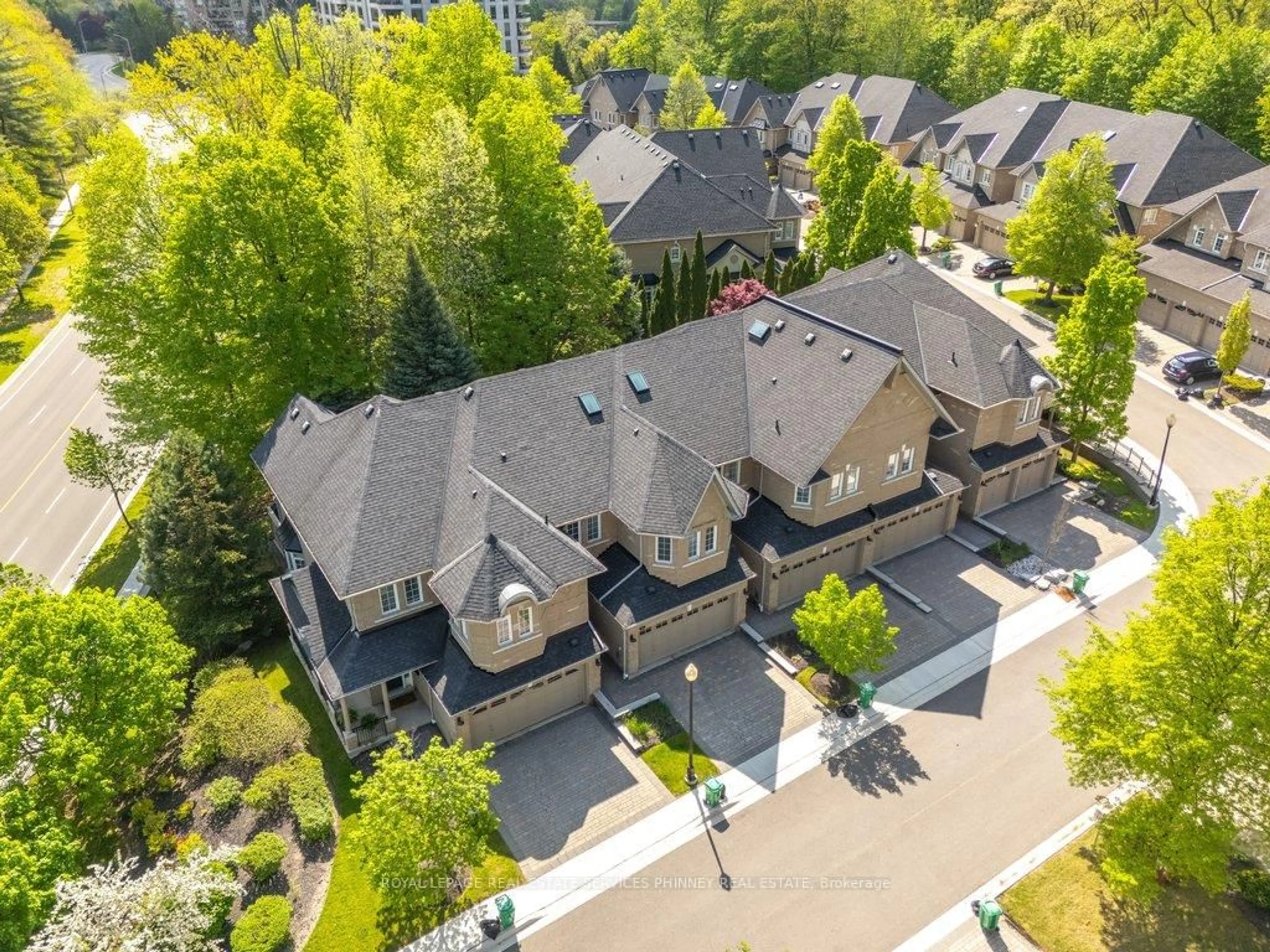 A pic from outside/outdoor area/front of a property/back of a property/a pic from drone, street for 2000 The Collegeway Way #35, Mississauga Ontario L5L 5Y9