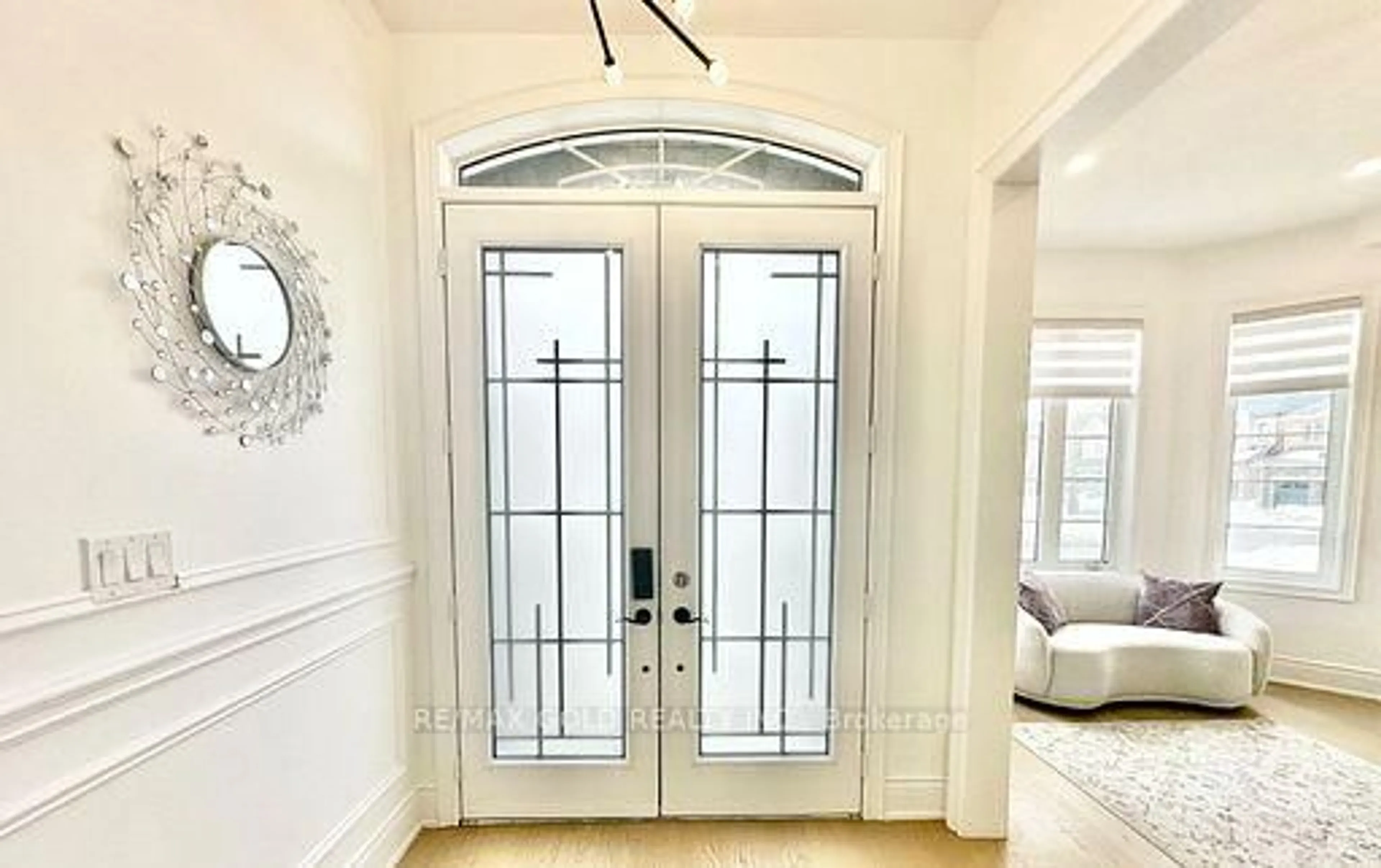 Indoor entryway for 469 Threshing Mill Blvd, Oakville Ontario L6H 0T3