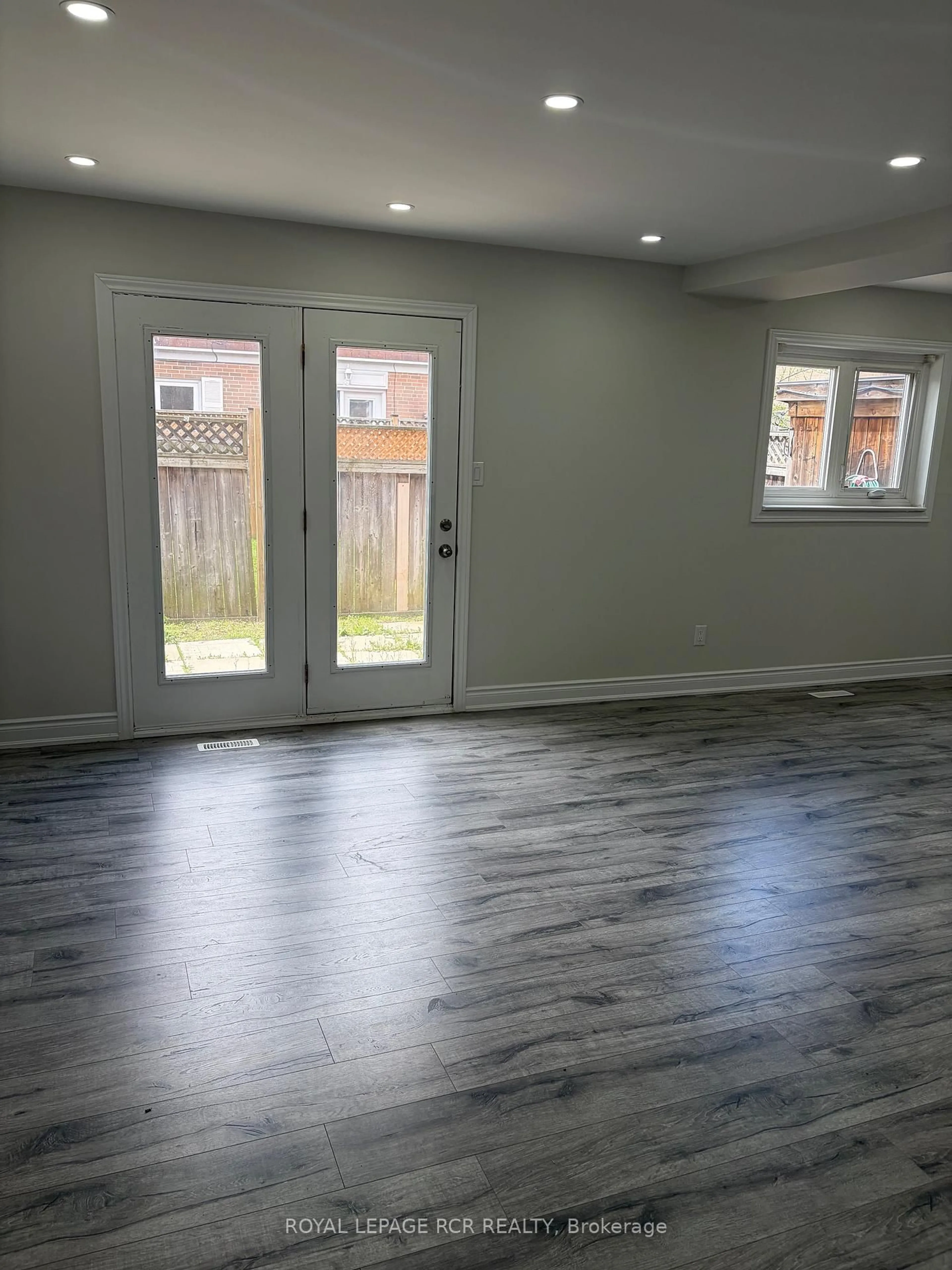 A pic of a room for 41 Town House Cres, Brampton Ontario L6W 3G3