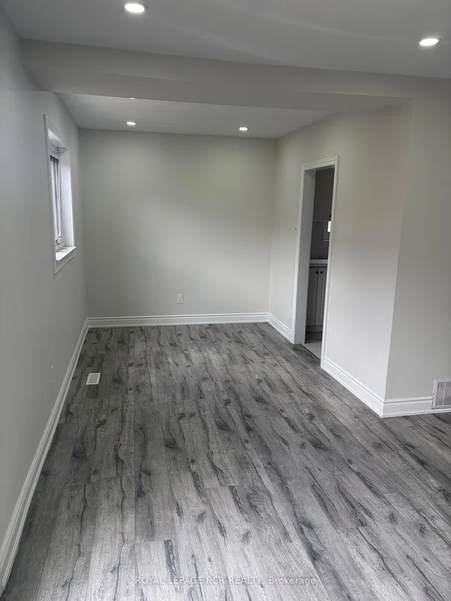 41 Town House Cres, Brampton 4