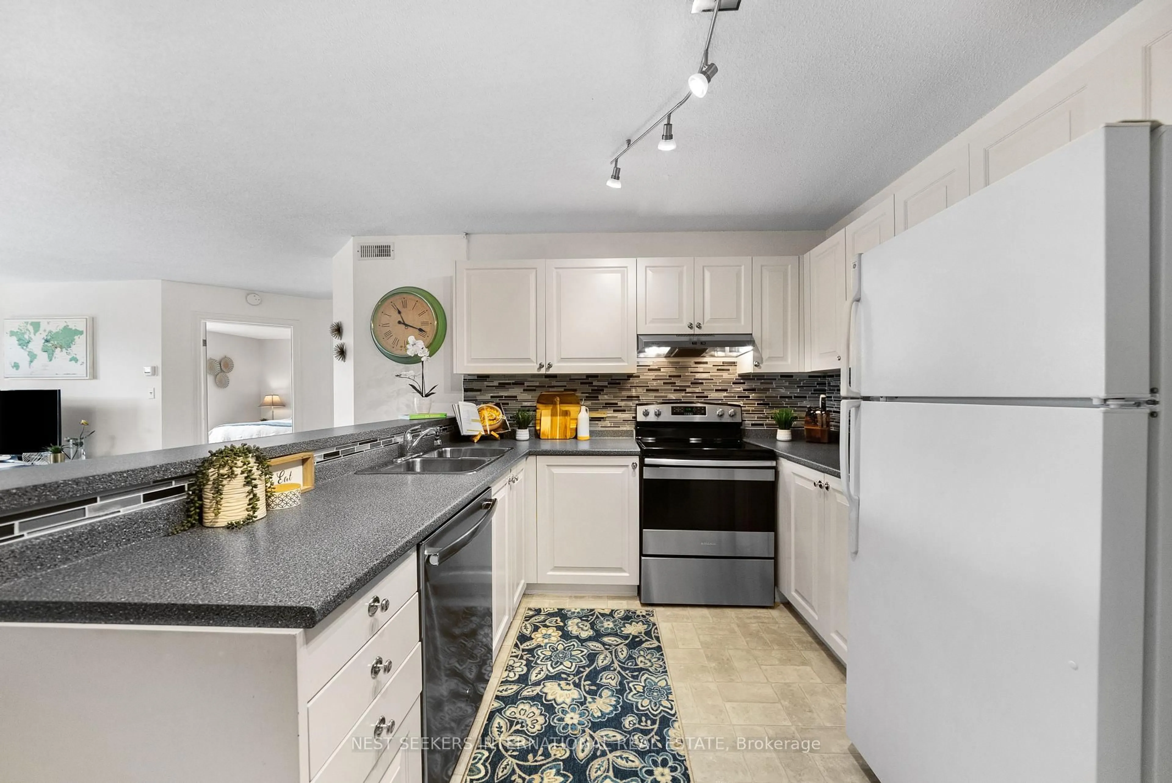 Unknown for 2020 Cleaver Ave #301, Burlington Ontario L7M 4C2